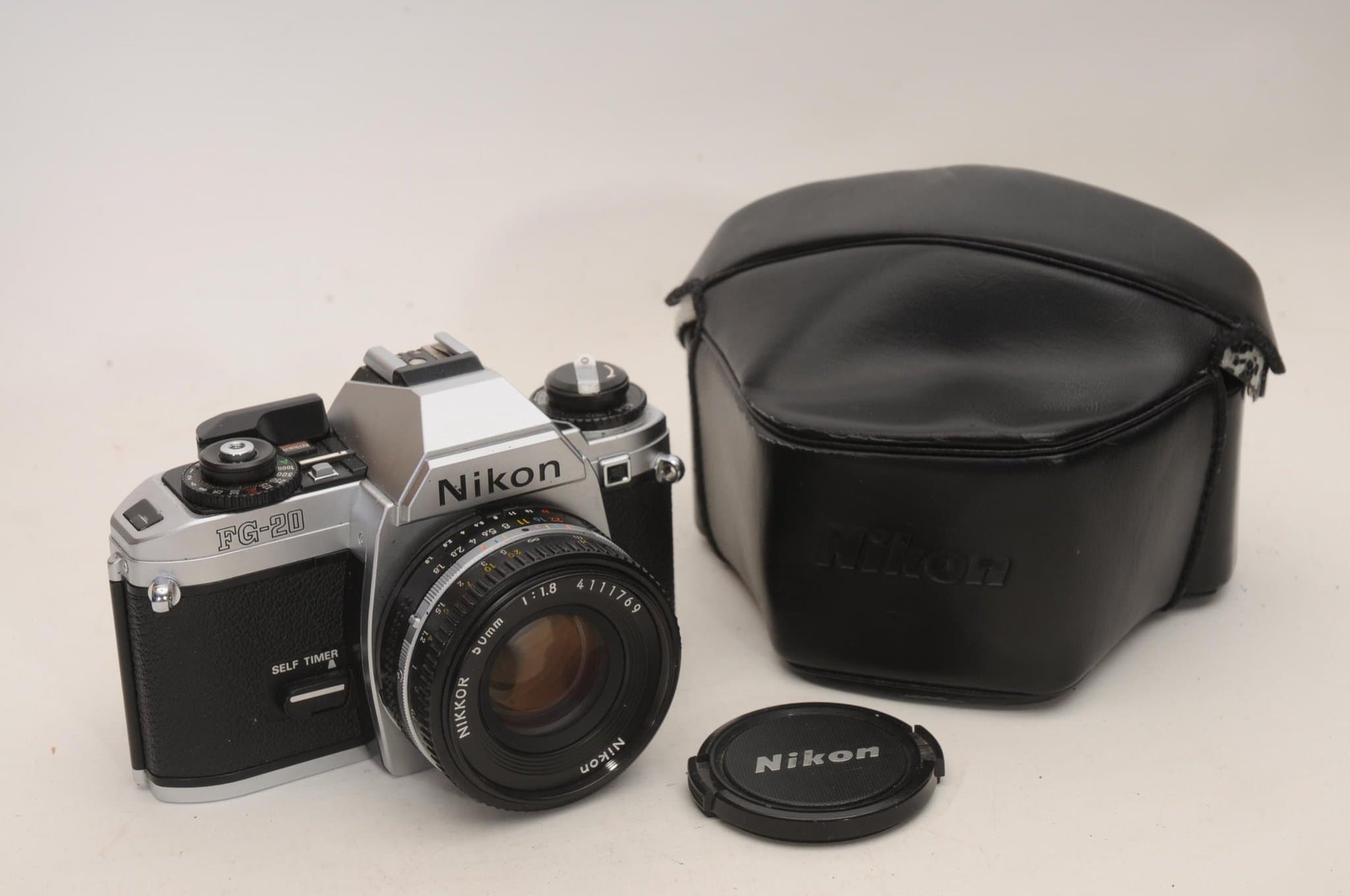 Nikon systemkamera FG-20 med objektiv Nikkor 50 mm 1:1.8