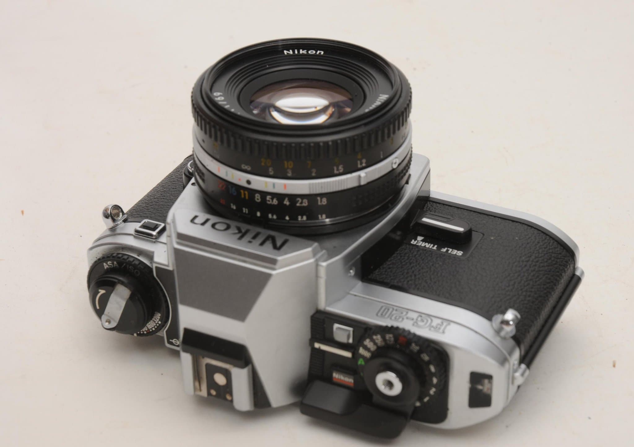 Nikon systemkamera FG-20 med objektiv Nikkor 50 mm 1:1.8