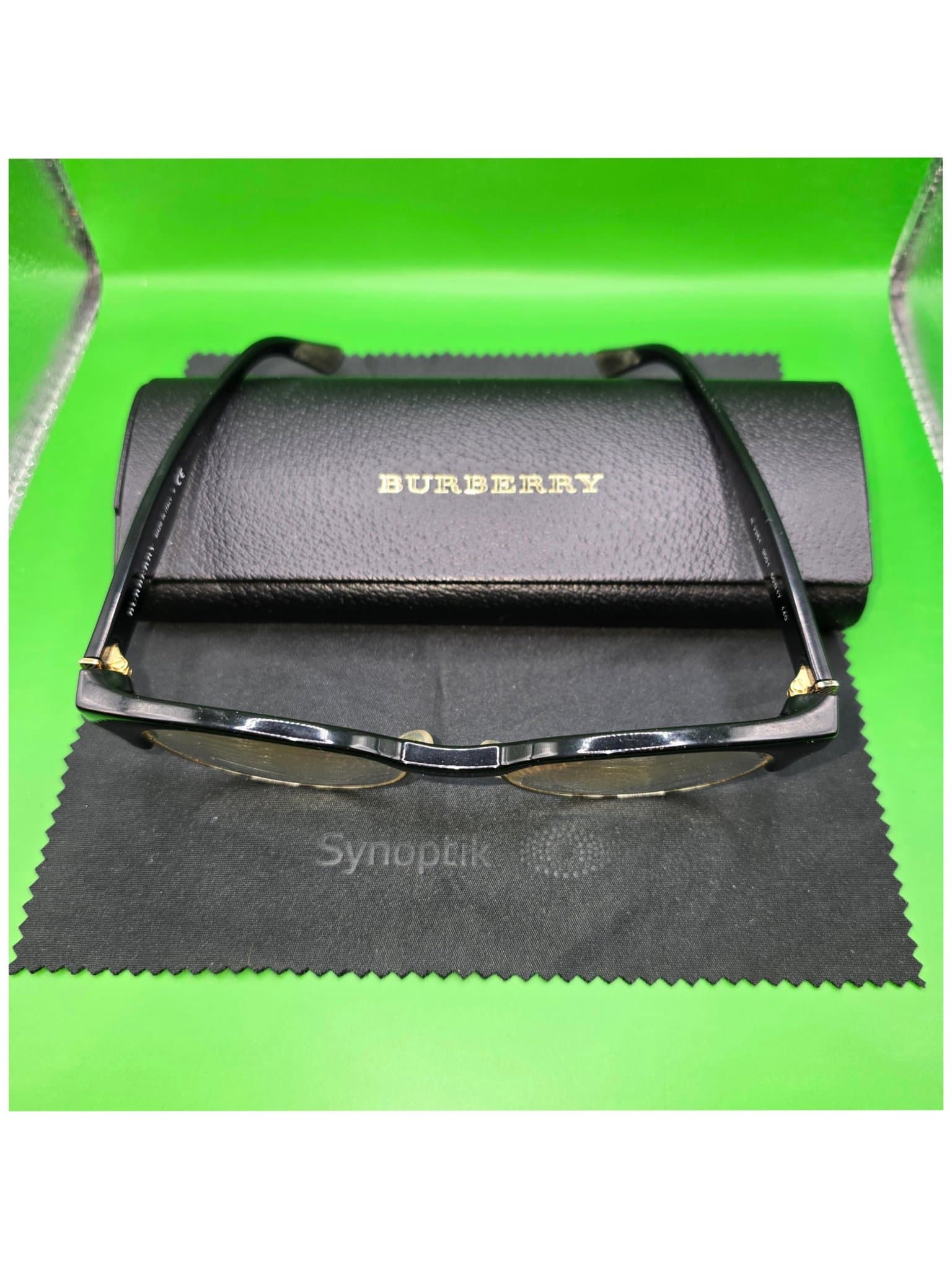 Burberry glasögon med fodral mycket snyggt och guldpläterad