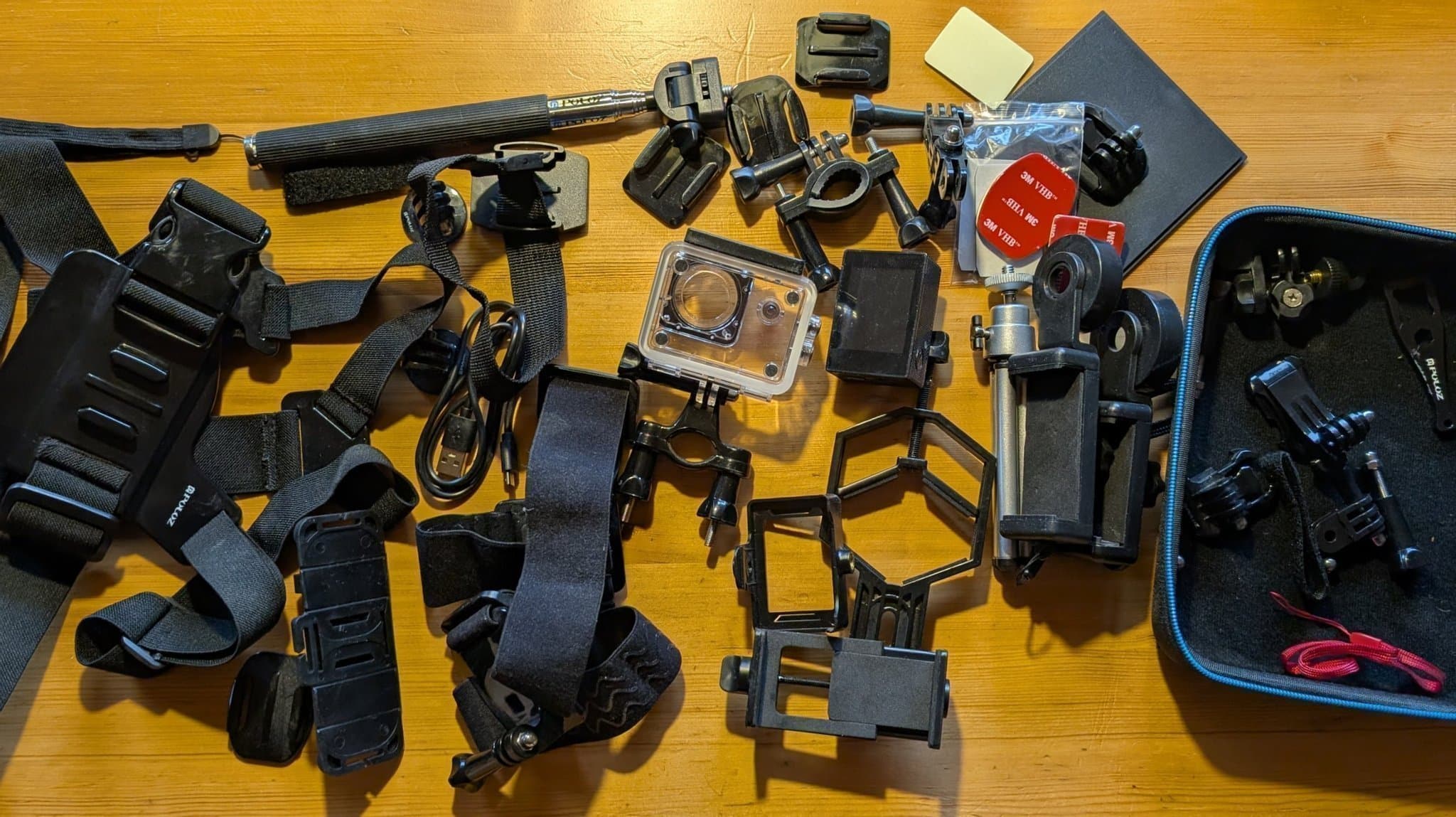 Actionkamera med tillbehör stativ mobilhållare mm Fraktfritt