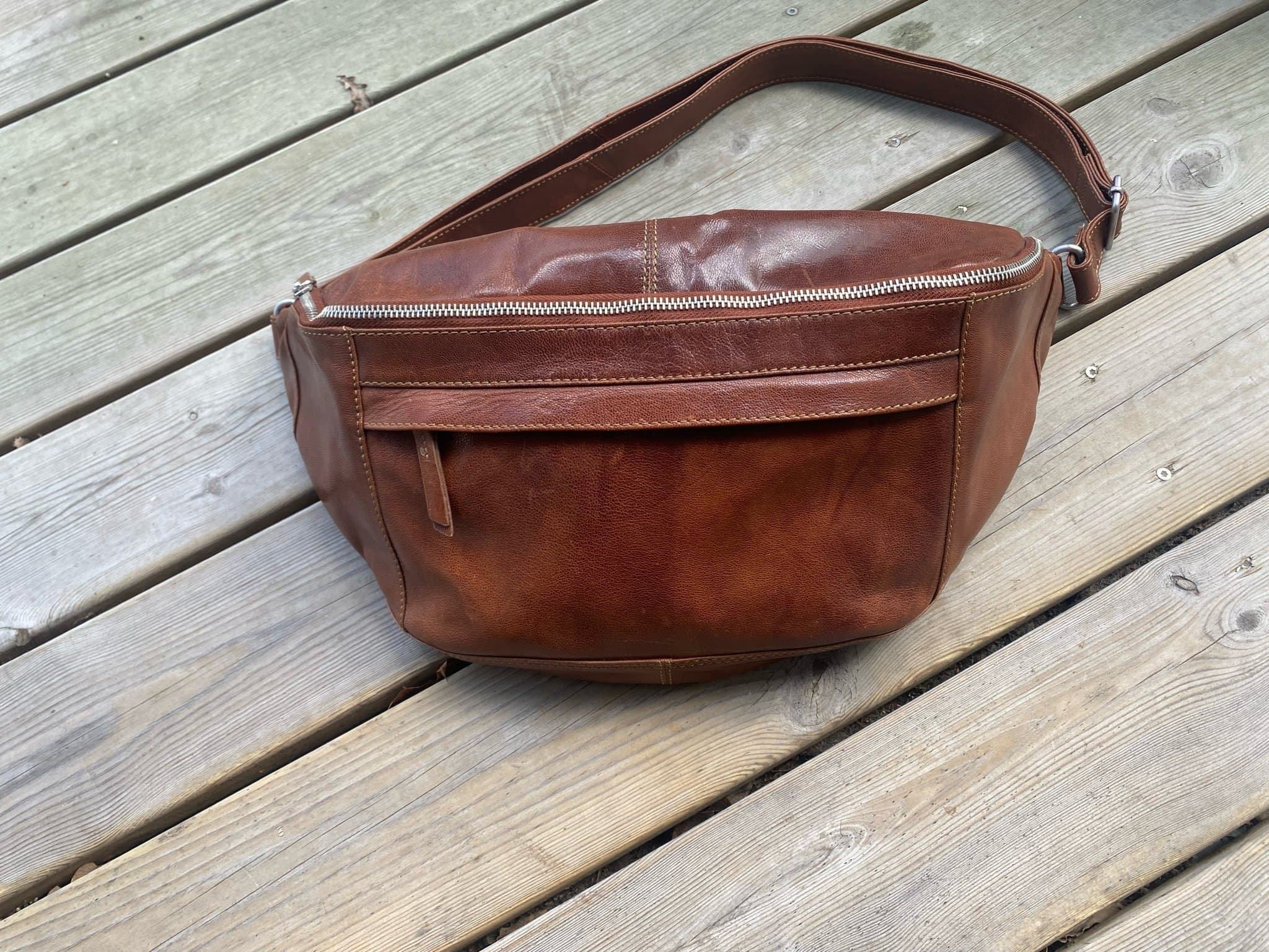Gusti Leder brun midjeväska
