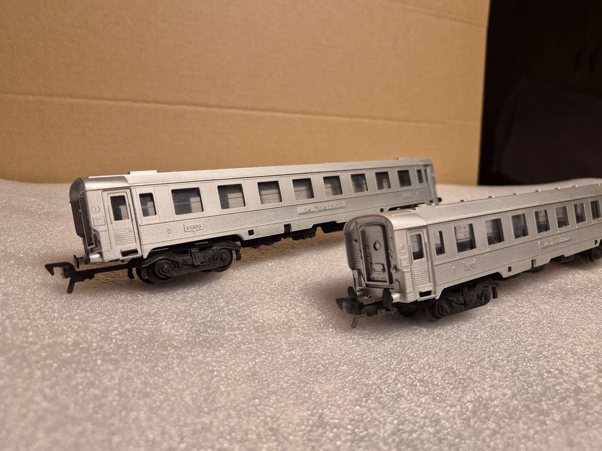 Två Le Mistral vagnar Lima