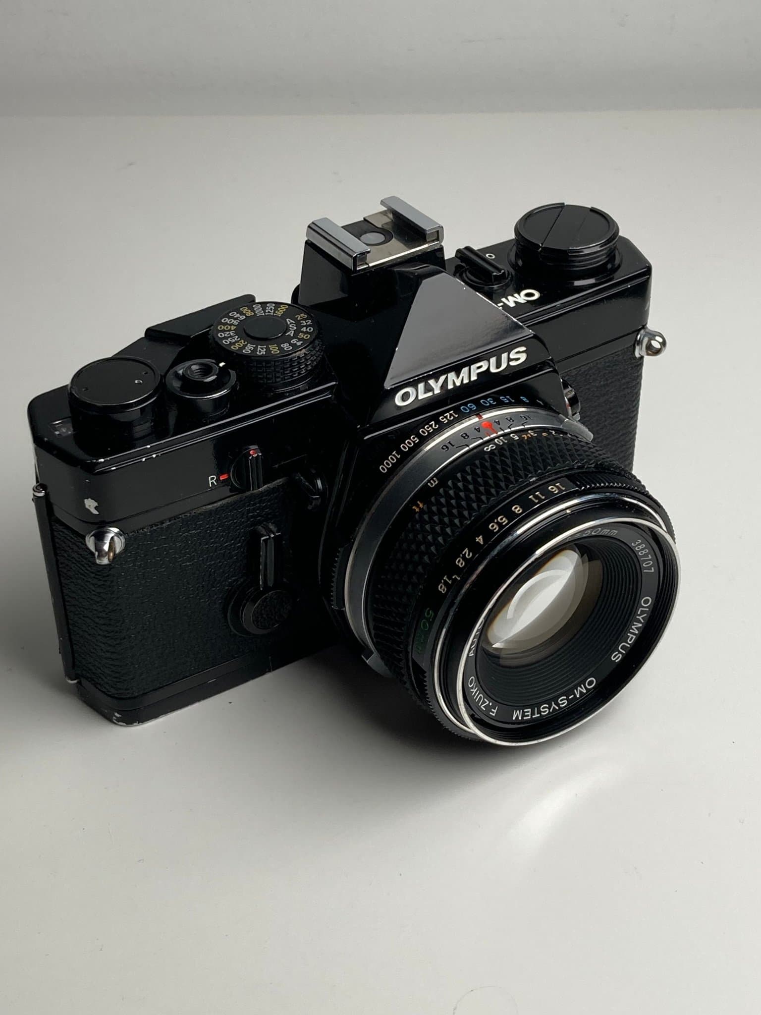 Olympus OM-1 MD kamera med Zuiko Auto-S 50mm f1.8 objektiv