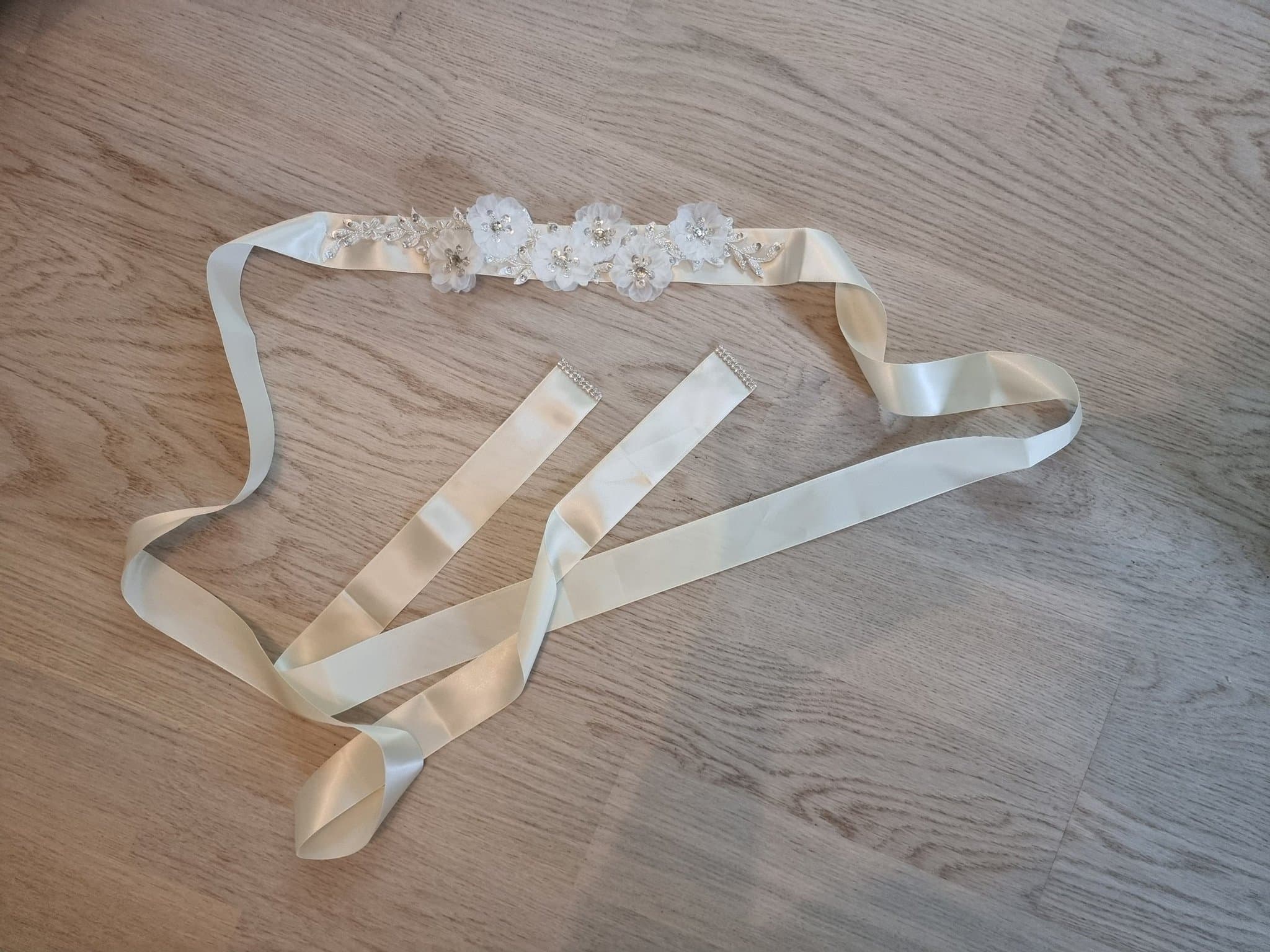 Brudband, band till bröllopsklänning, bröllop