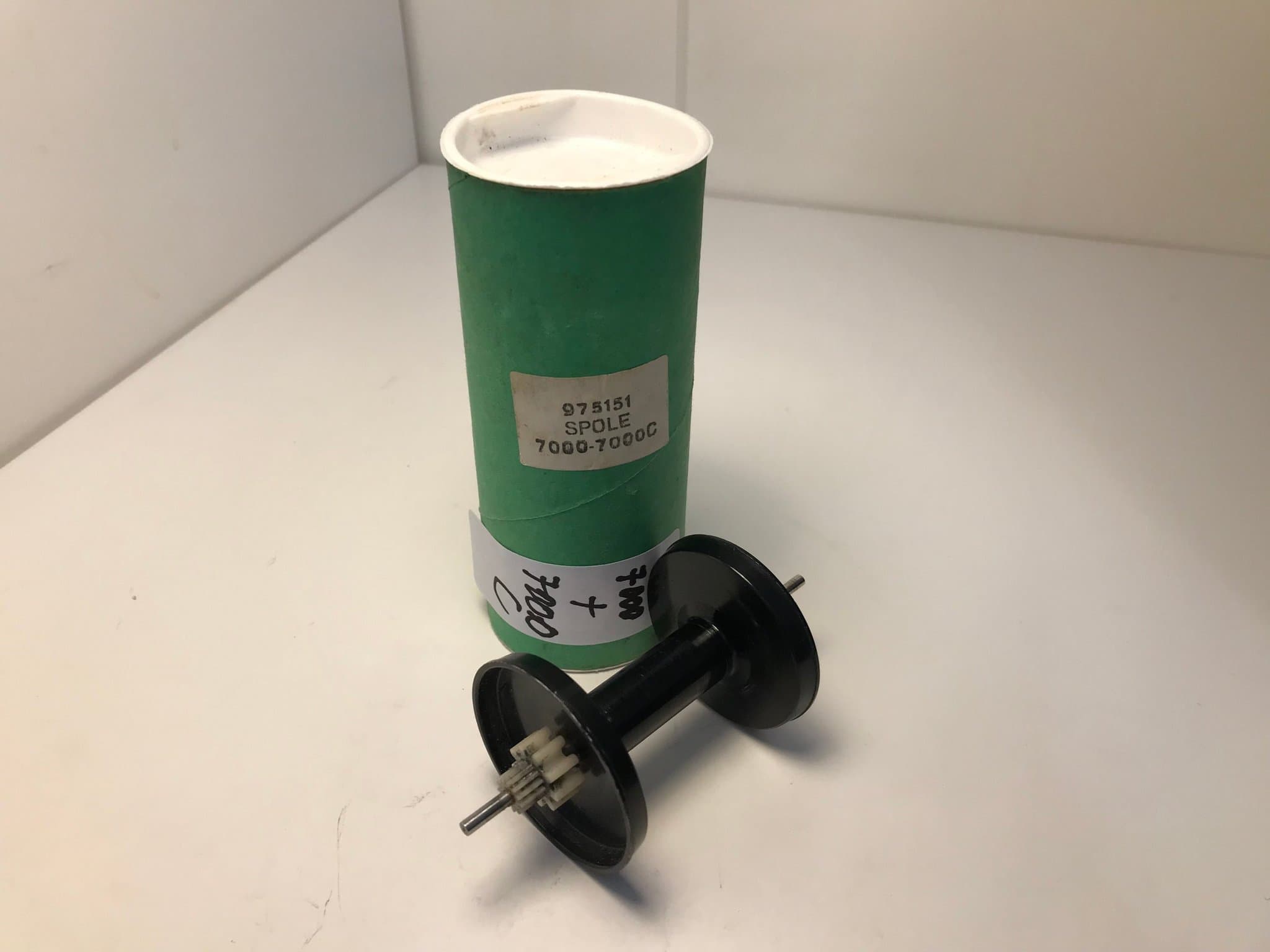 reservdel Abu Ambassadeur 7000, här: 975151 spole+burk