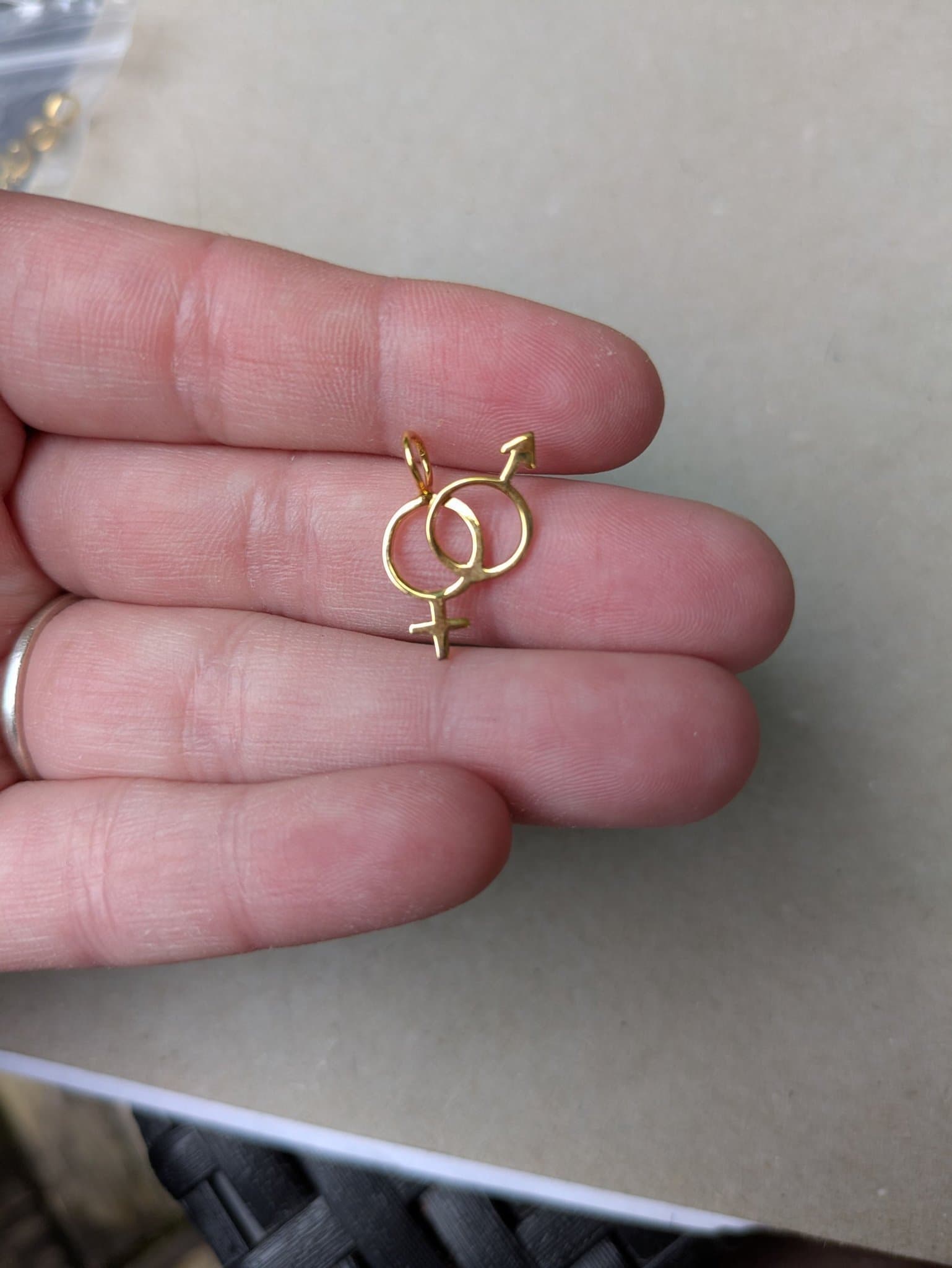 Berlock "Jämställdhet"