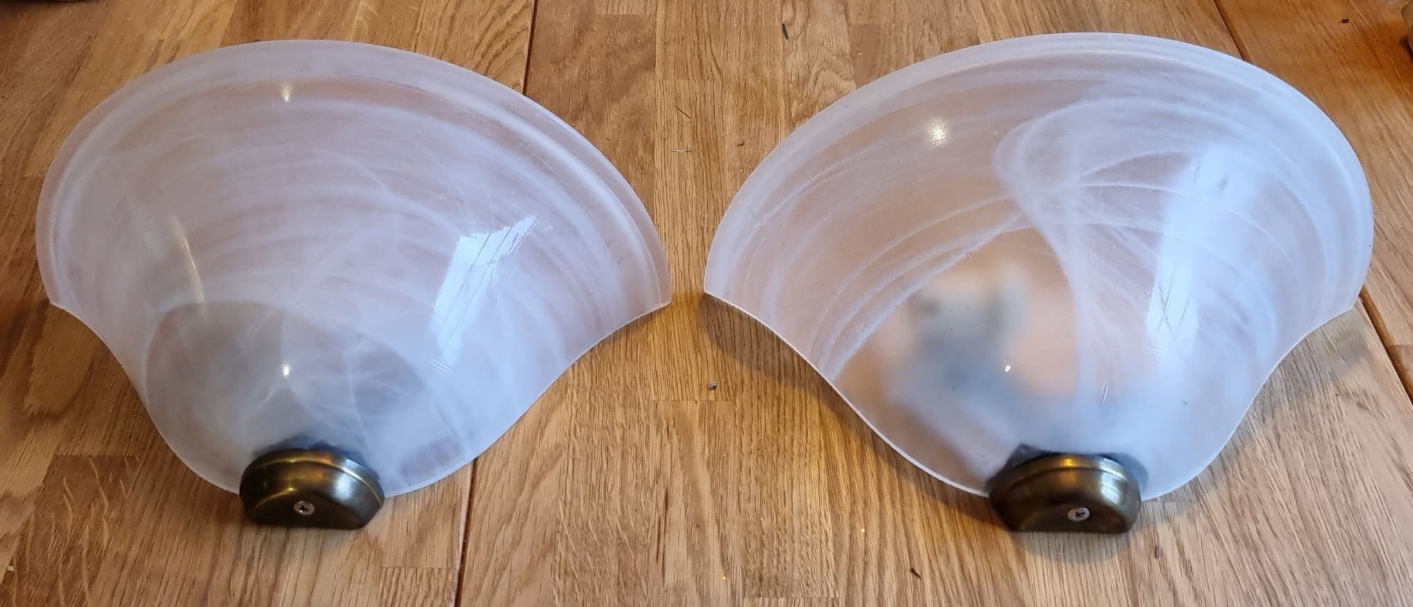 Vägglampetter i glas