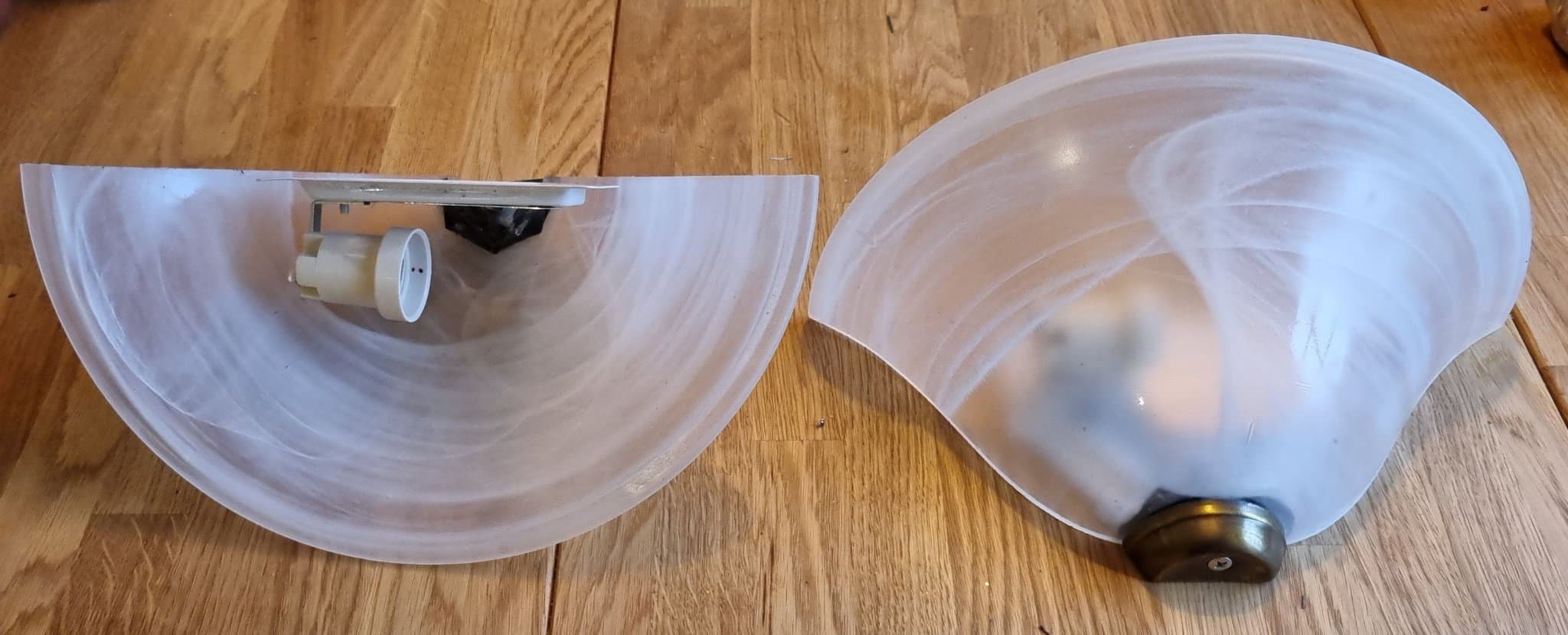 Vägglampetter i glas