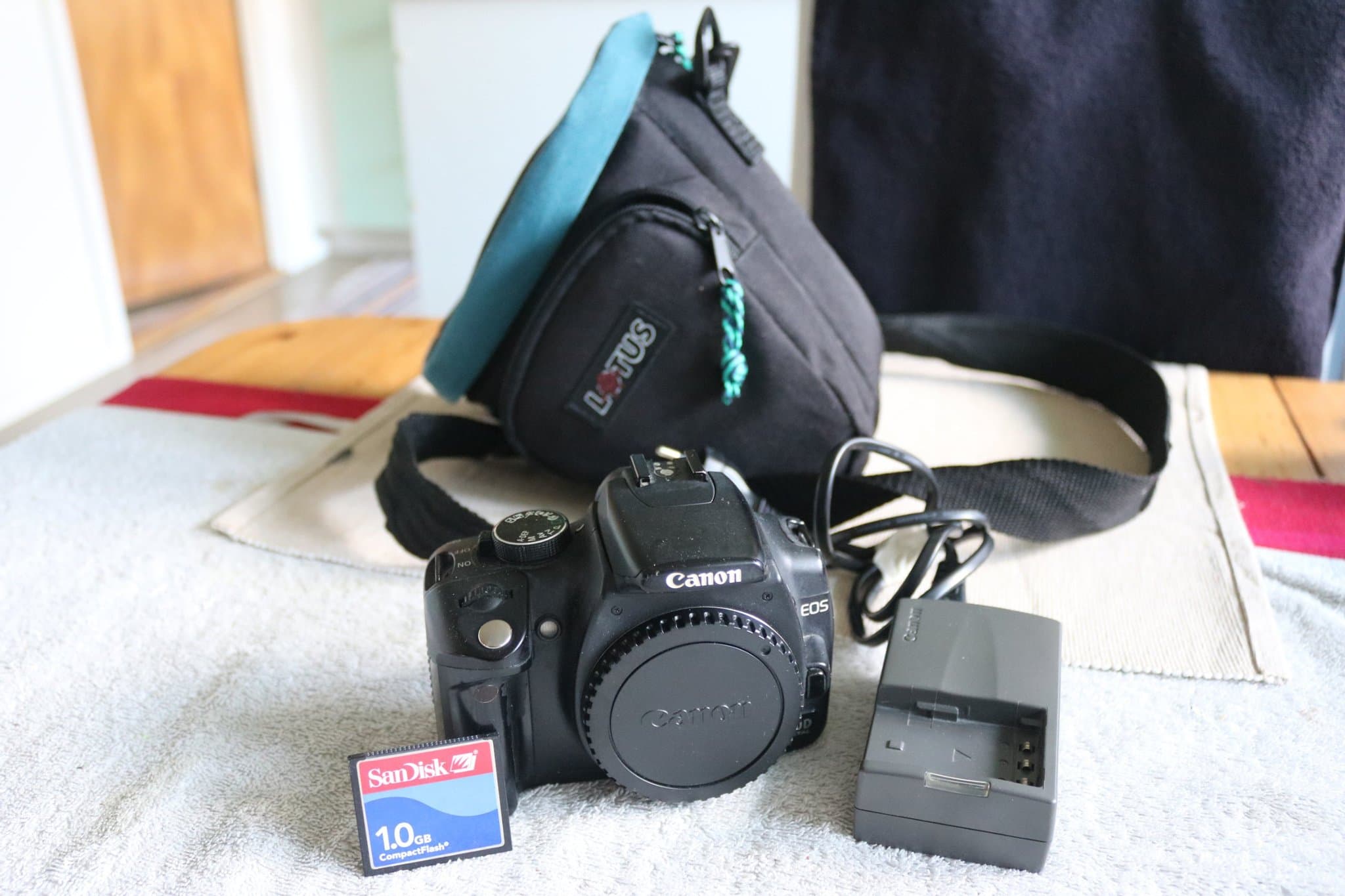 Canon EOS 350D Digital SLR-kamerahus med minneskort -väska