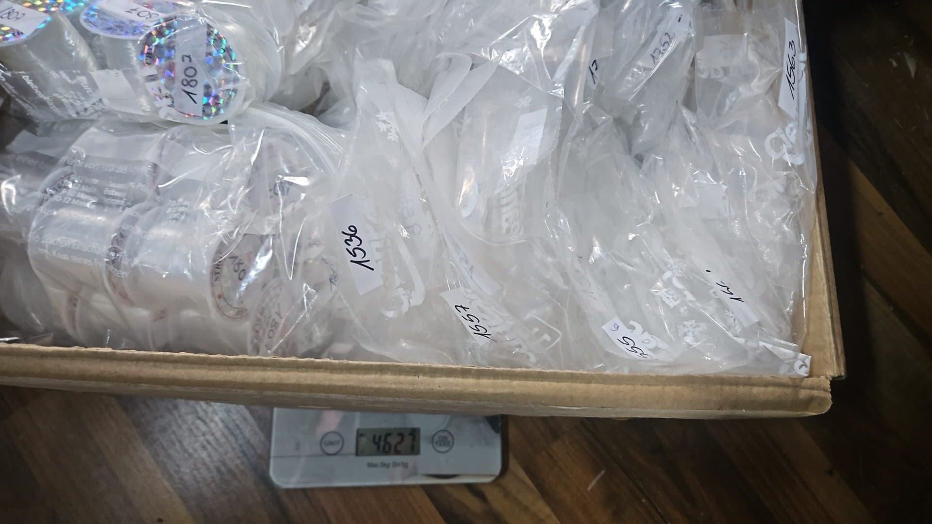 Smyckestillbehör Nr. 9 – Mix med pärlor, hängen & tråd – ca 4,6 kg stor mix