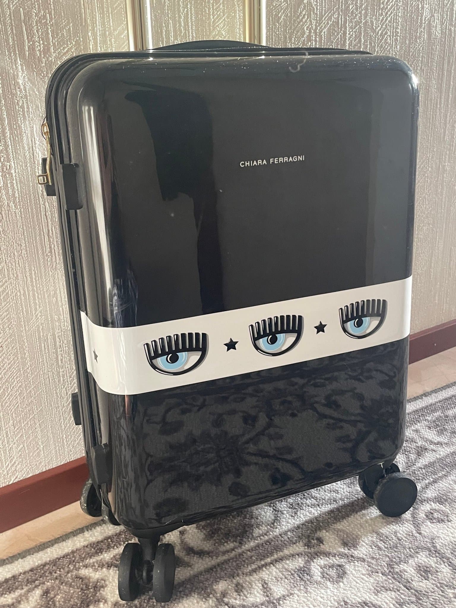 Trendiga Chiara Ferragni kabinväska. Lätt & smidig.