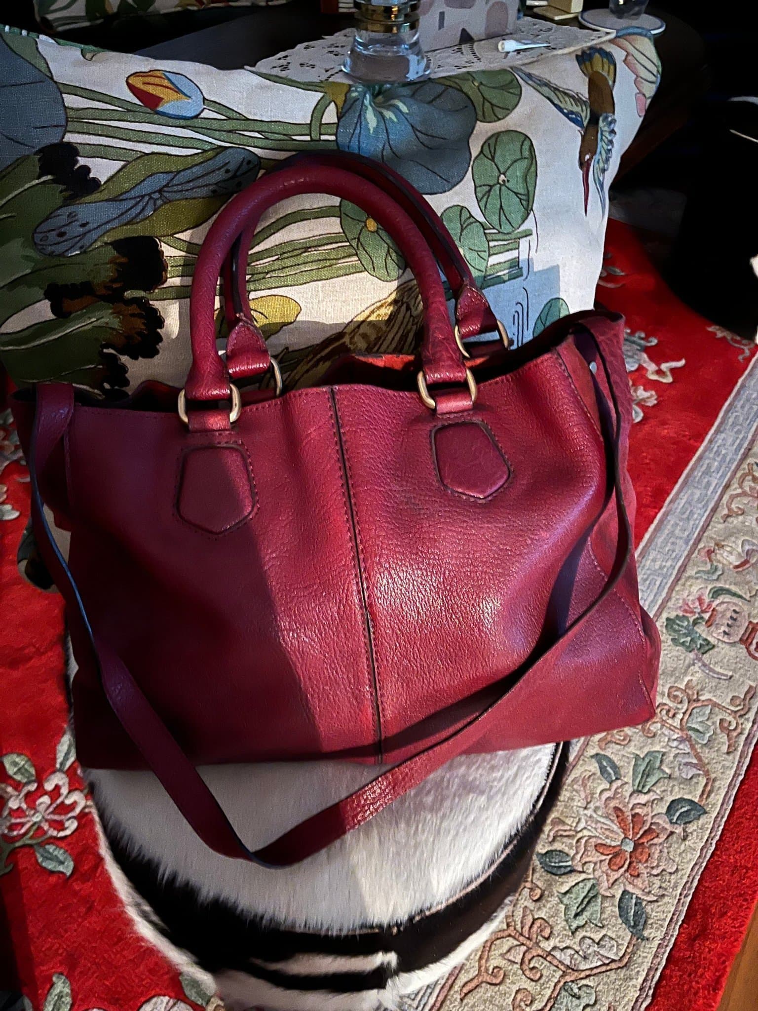 WEEKENDVÄSKA Märke ZARA i ÄKTA SKINN med MOCKA DETALJER- axelrem