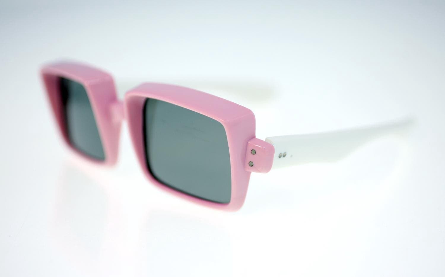 Vintage 1970s French ‘Pink TV’ square-shaped sunglasses (Weight: 38g) FREE POST