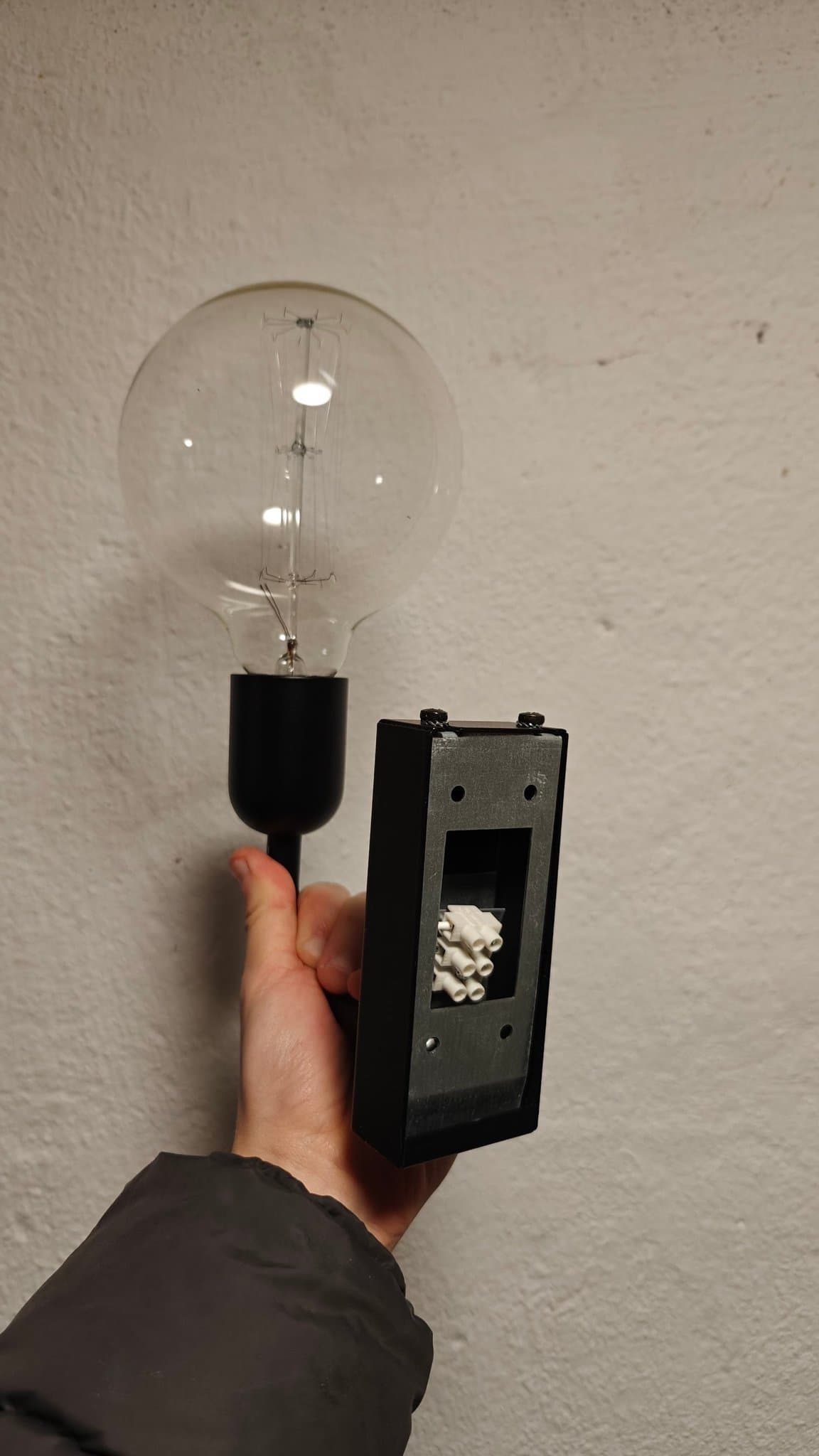 Vägglampa med glödlampa