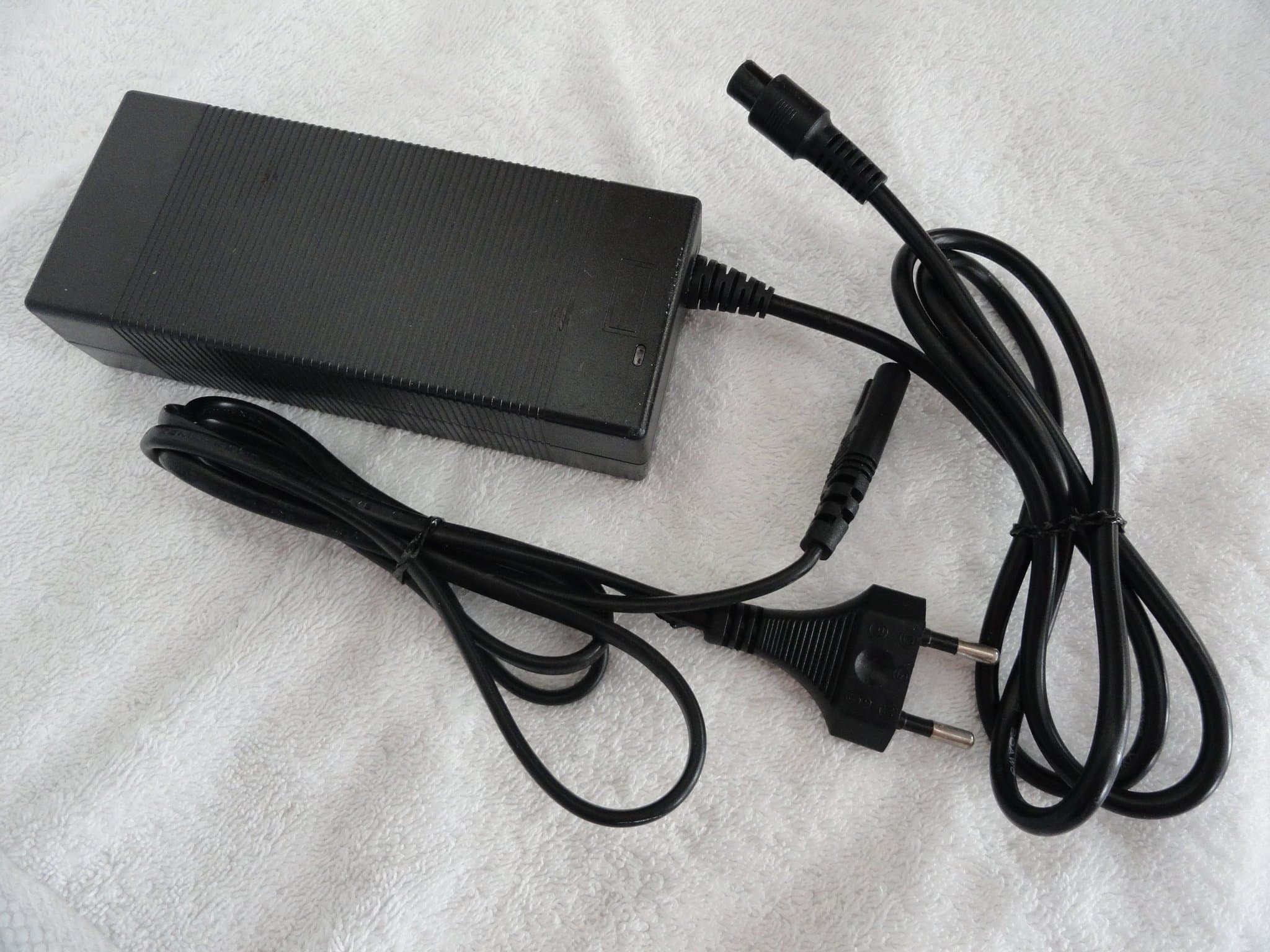 Laddare HLT-180-04202000 42V 2.0A Rund 3‑pin kontakt elcykel elspark elscooter