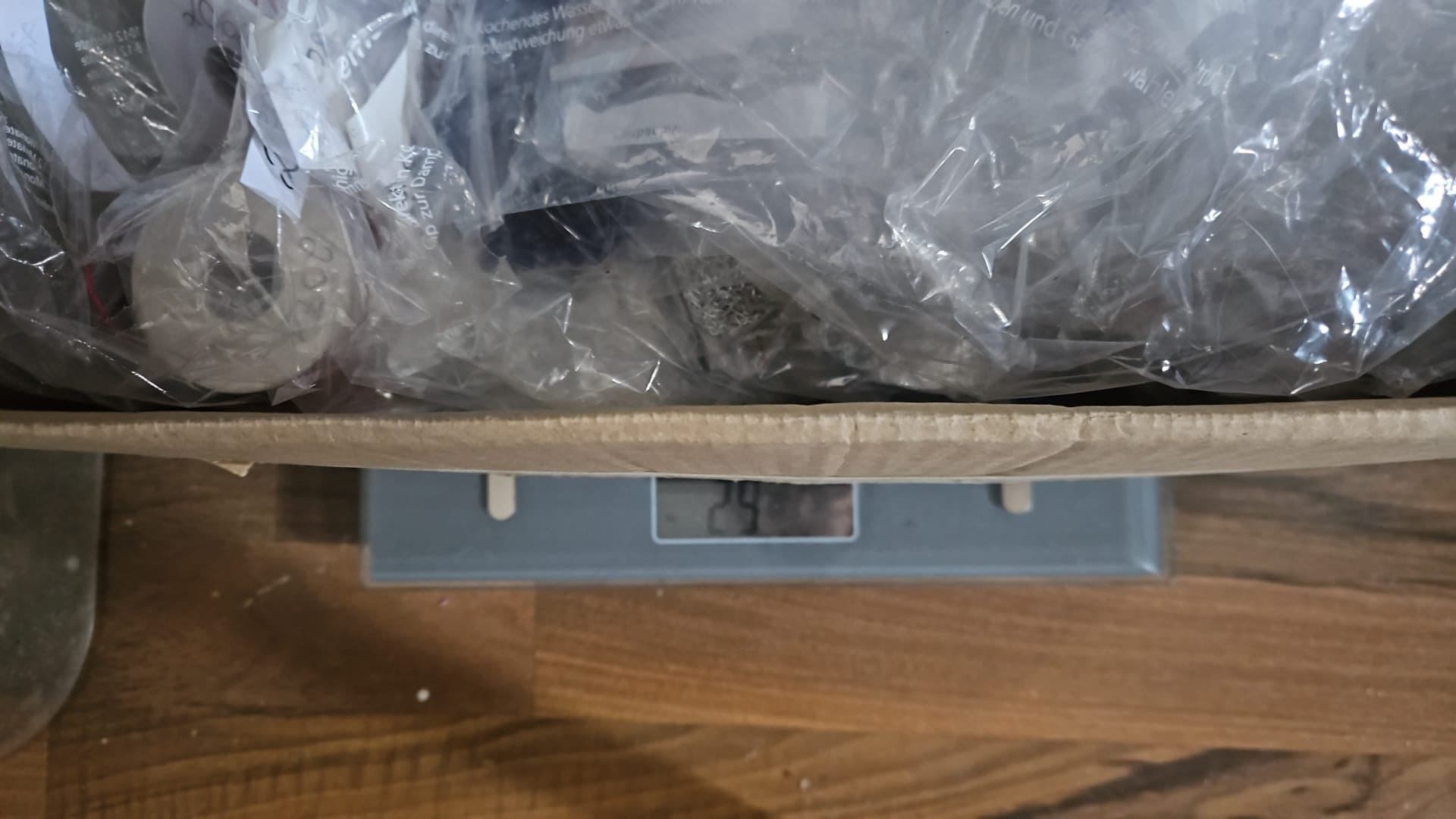 Titel: Stor fyndlåda nr 12 – Smyckestillbehör 6,2 kg – Kedjor, Pärlor & Tråd