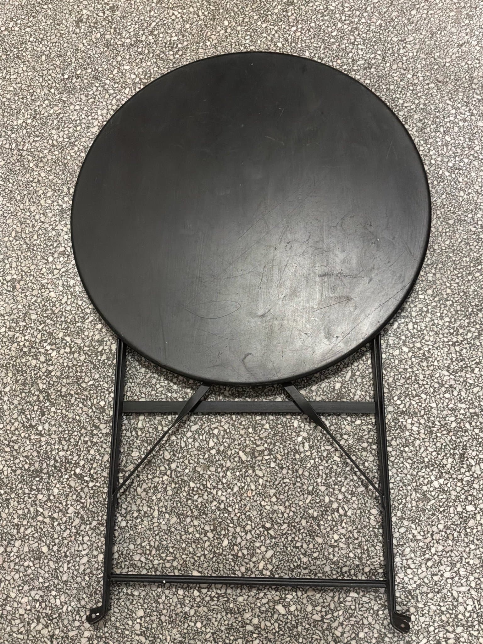 Svart hopfällbart bord i metall 71 cm , 60 cm bred