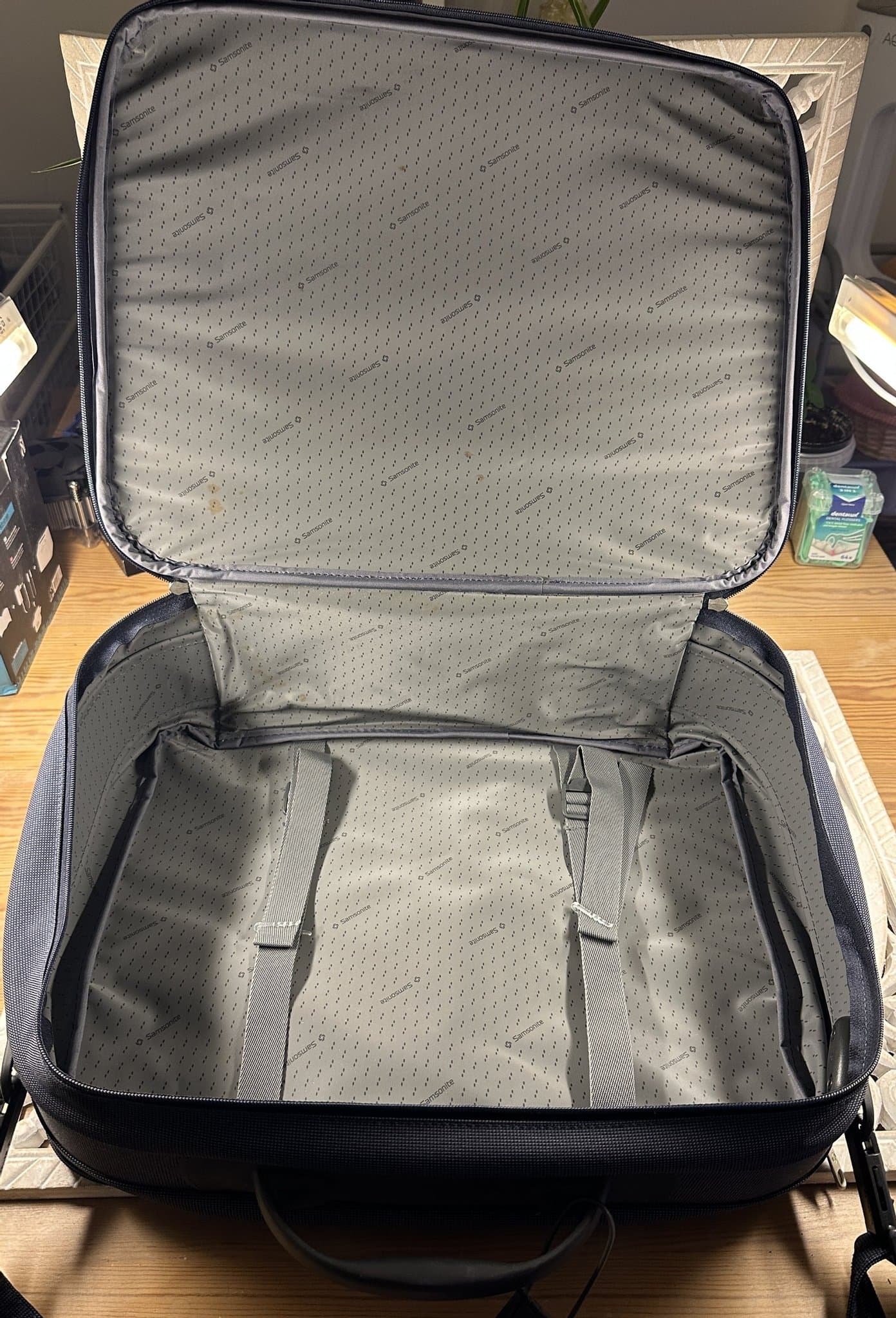 Samsonite Resväska M – Mörkblå Tygväska med Axelrem och Nycklar