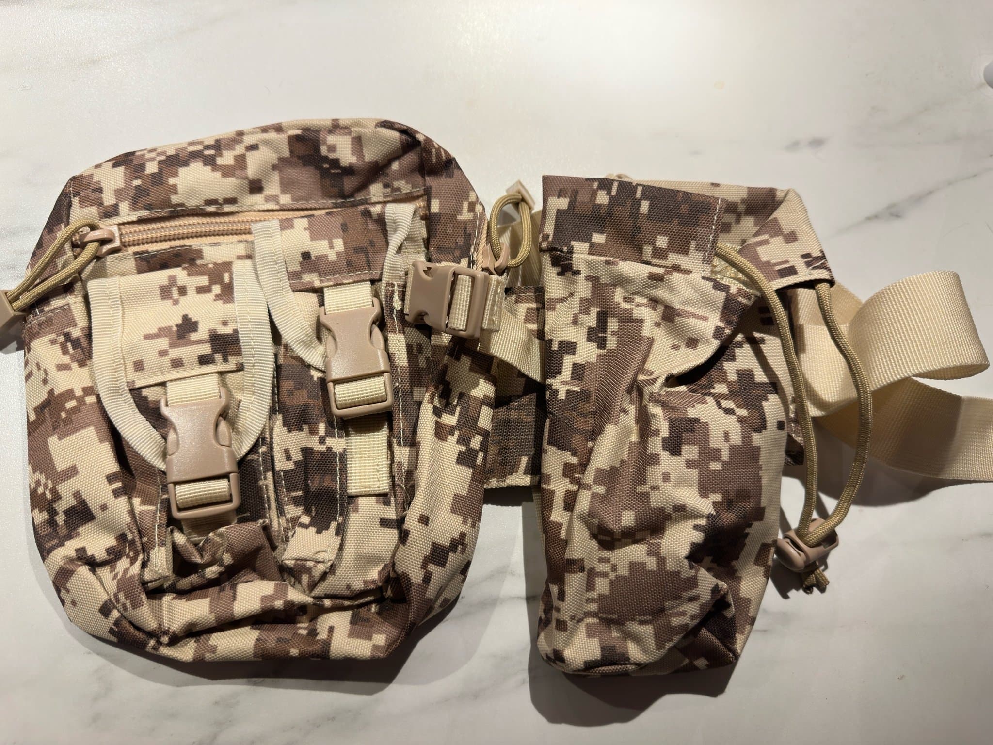 Kampväska med flera fack i kamouflage