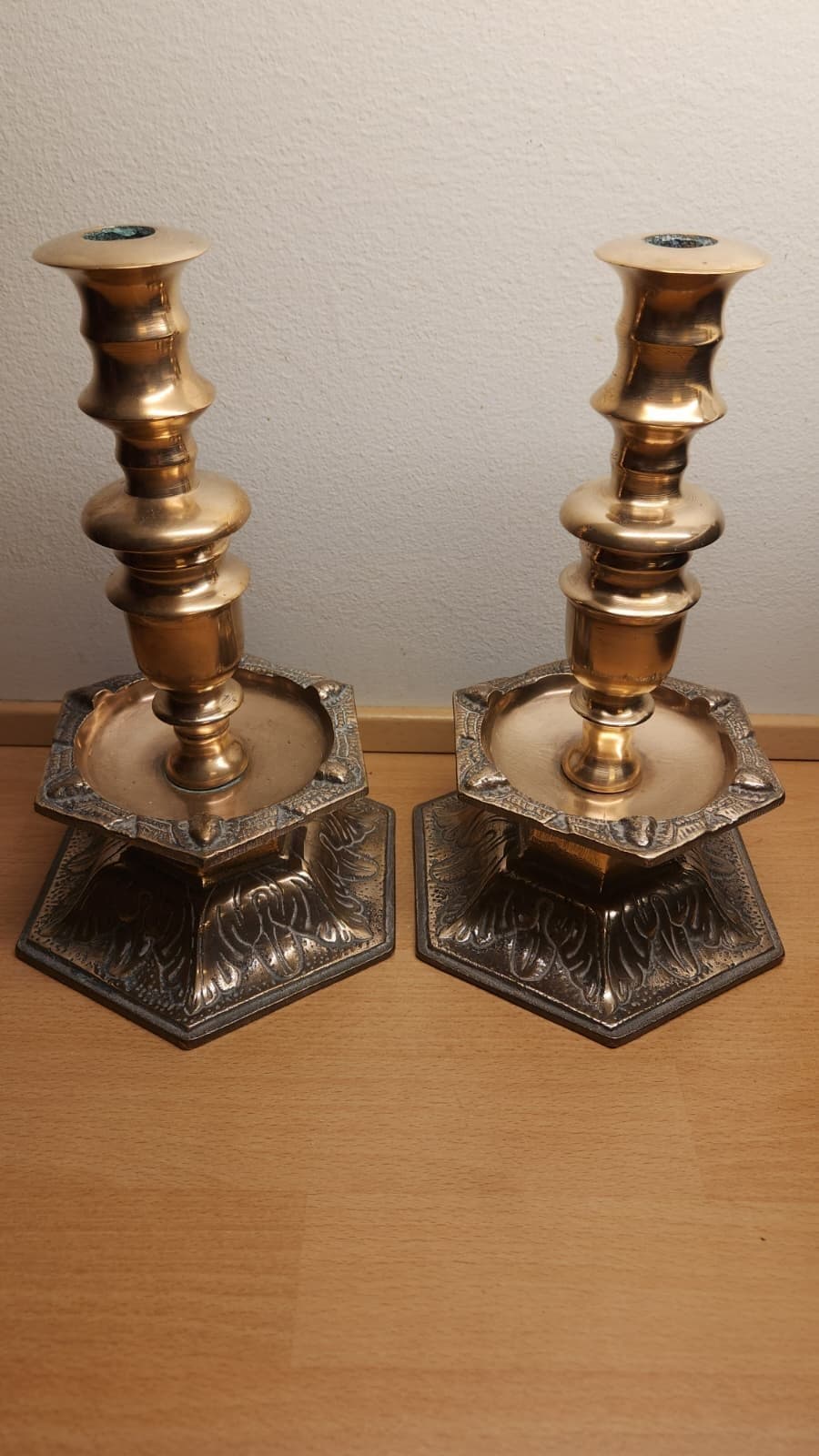 Vintage mässingsljusstakar 25 cm – tung fot i gjutjärn, klassisk design