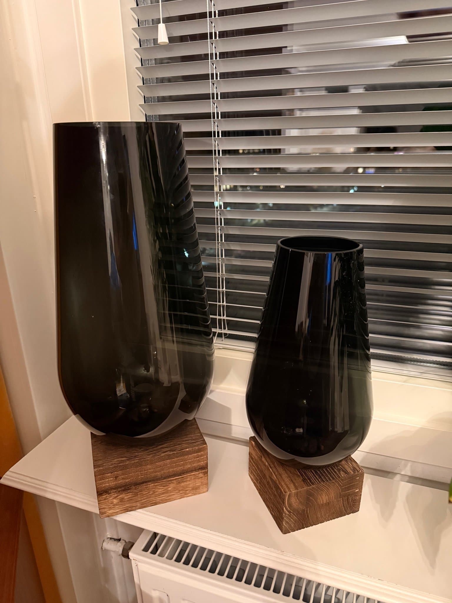 Vaser på träfot Eddie vas/ ljusstake
