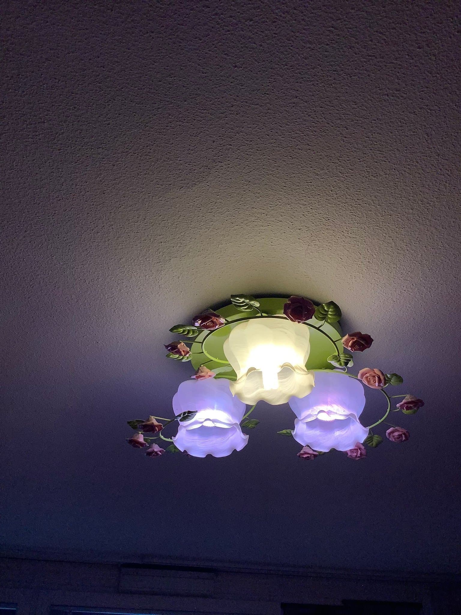 Taklampa med blommor med 3 lampor , vintage lampa