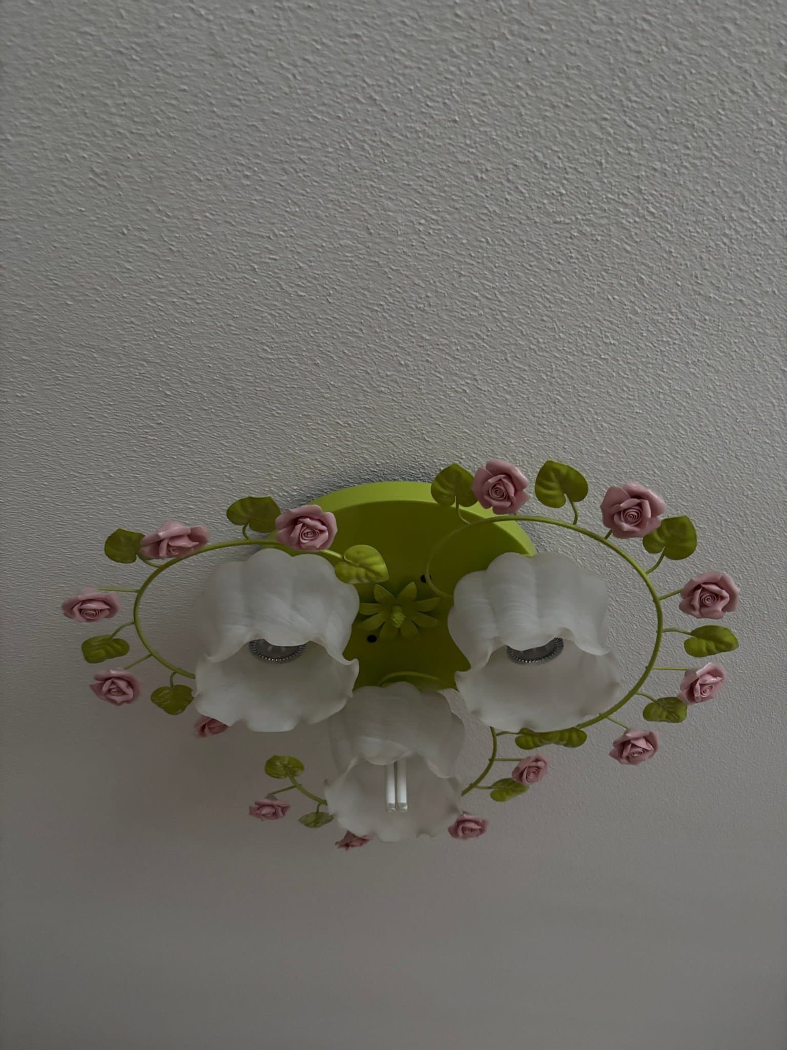Taklampa med blommor med 3 lampor , vintage lampa