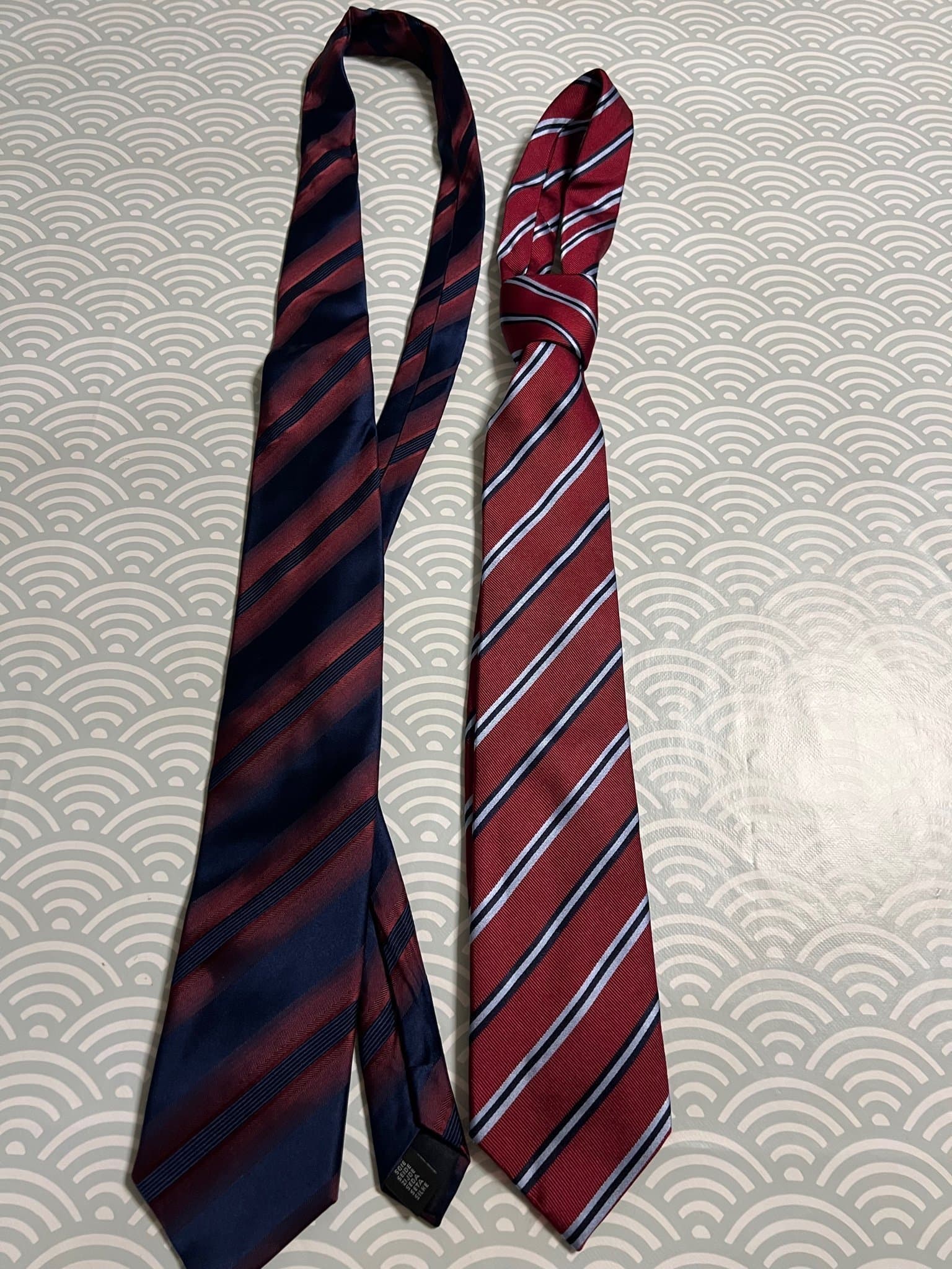 Två slipsar med ränder