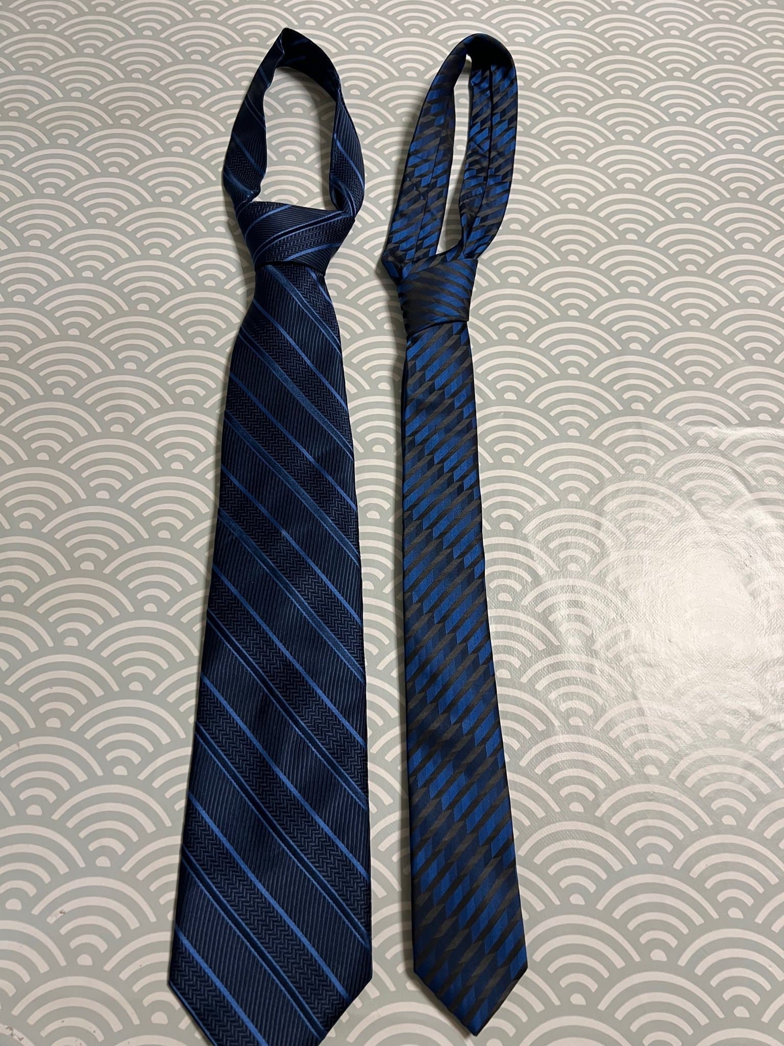Två blå slipsar