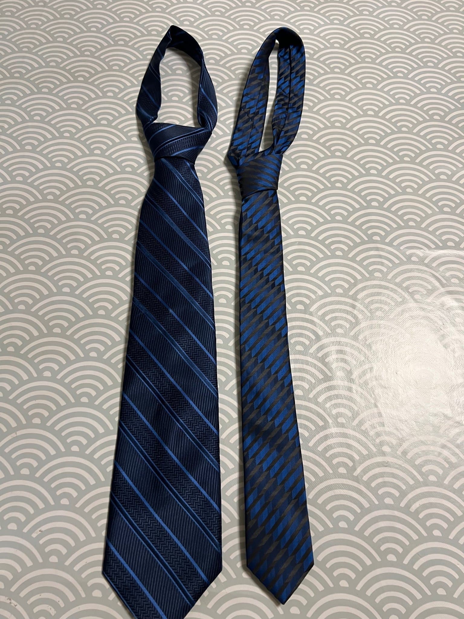 Två blå slipsar