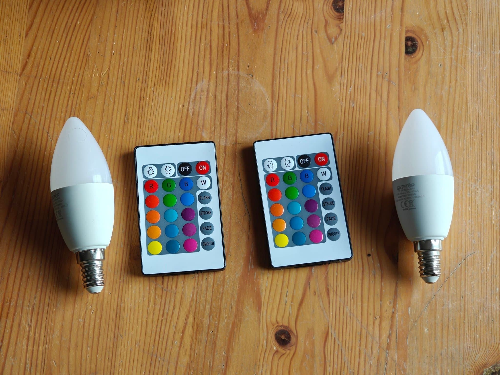 2-pack E14 LED-lampor med fjärrkontroll, RGB