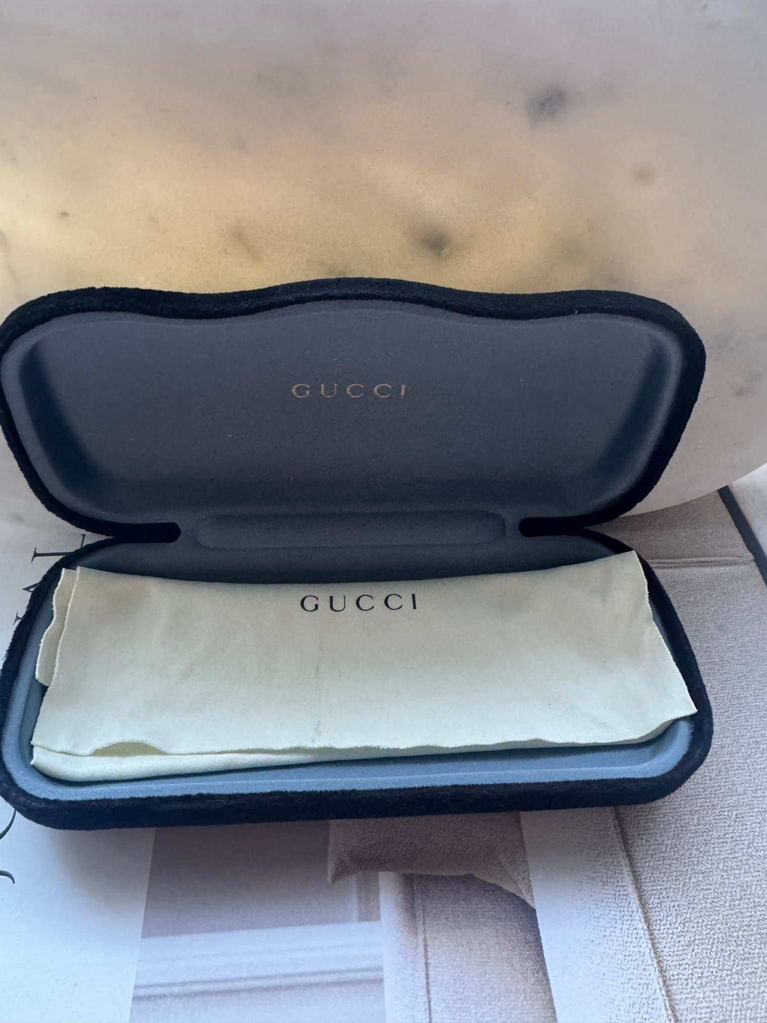 Gucci glasögonfodral med putsduk