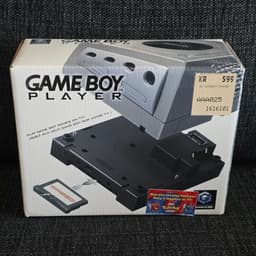 Nintendo Game Boy Player till GameCube med Pokemon Sticker.