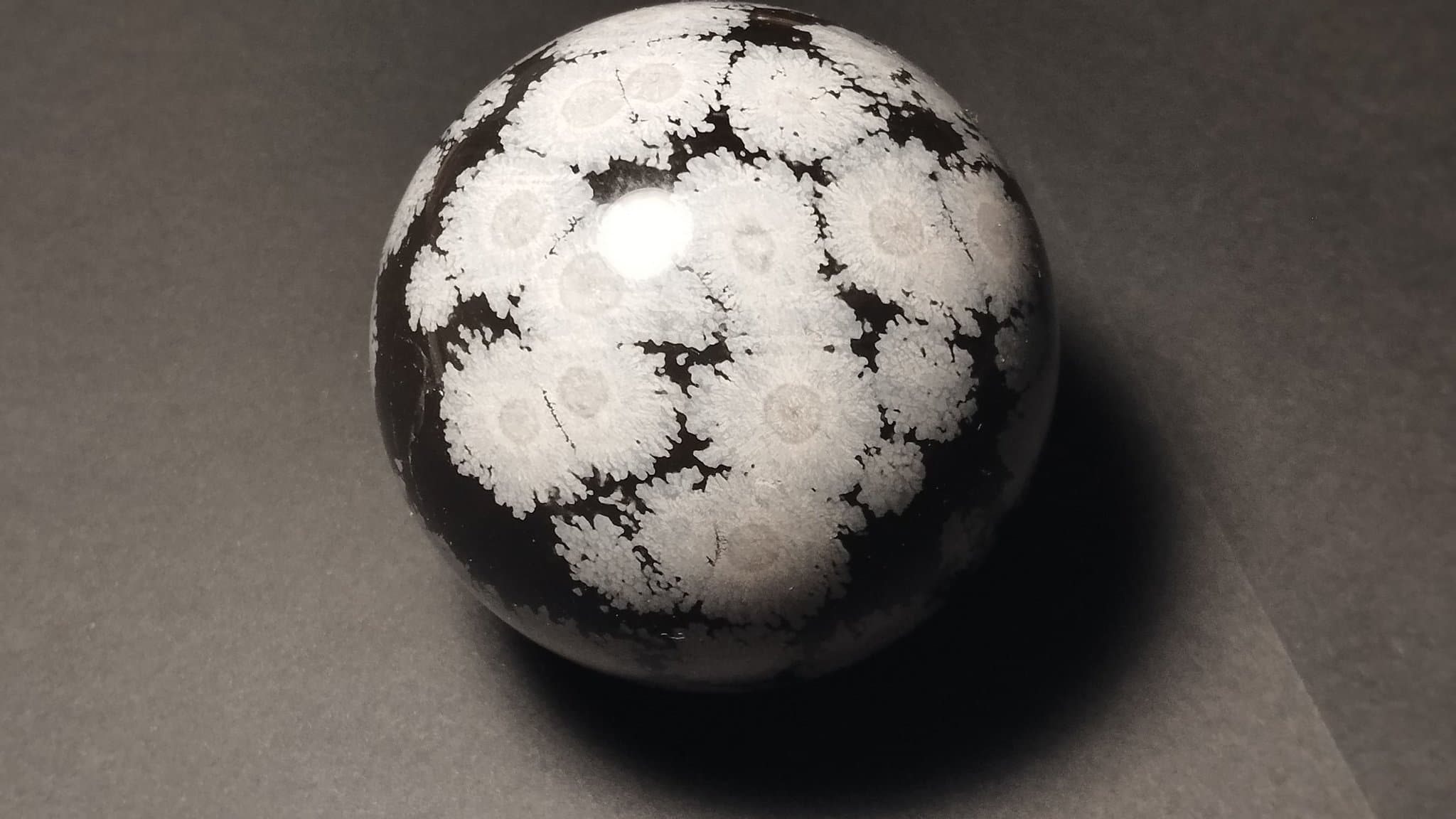 Snöflinga Obsidian kristallkula ,ny,naturlig