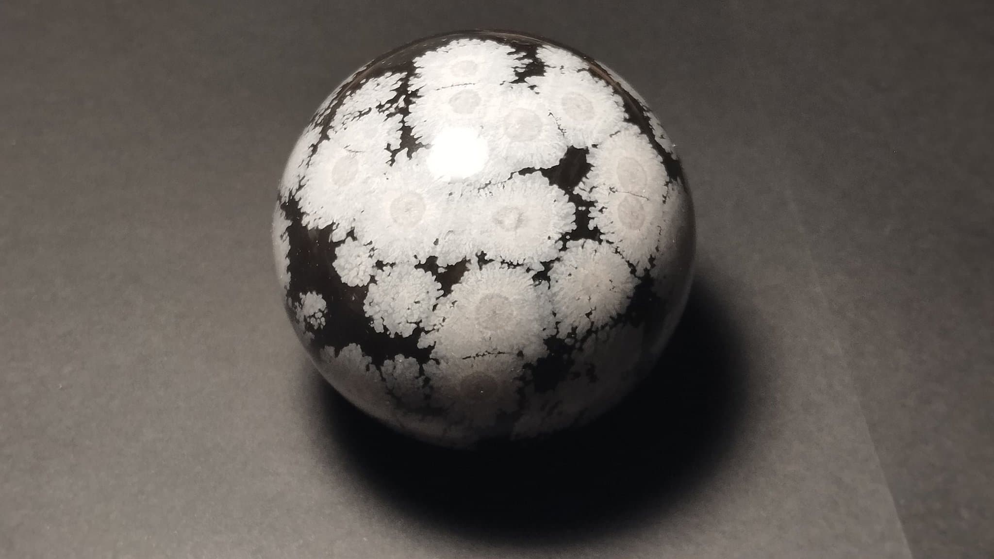 Snöflinga Obsidian kristallkula ,ny,naturlig