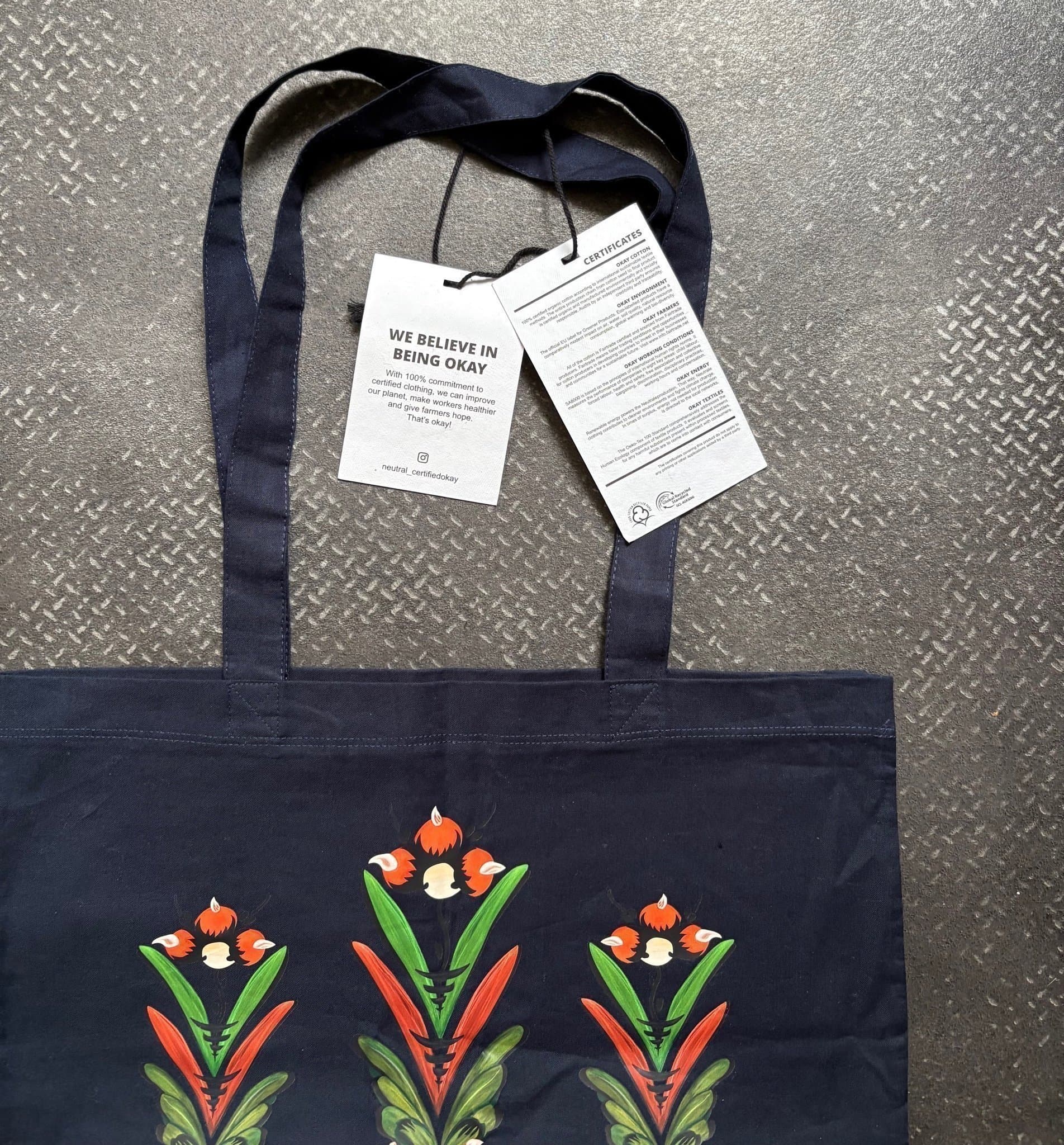 Fin mörkblå tygväska med blommönster, ekologisk bomull, Neutral