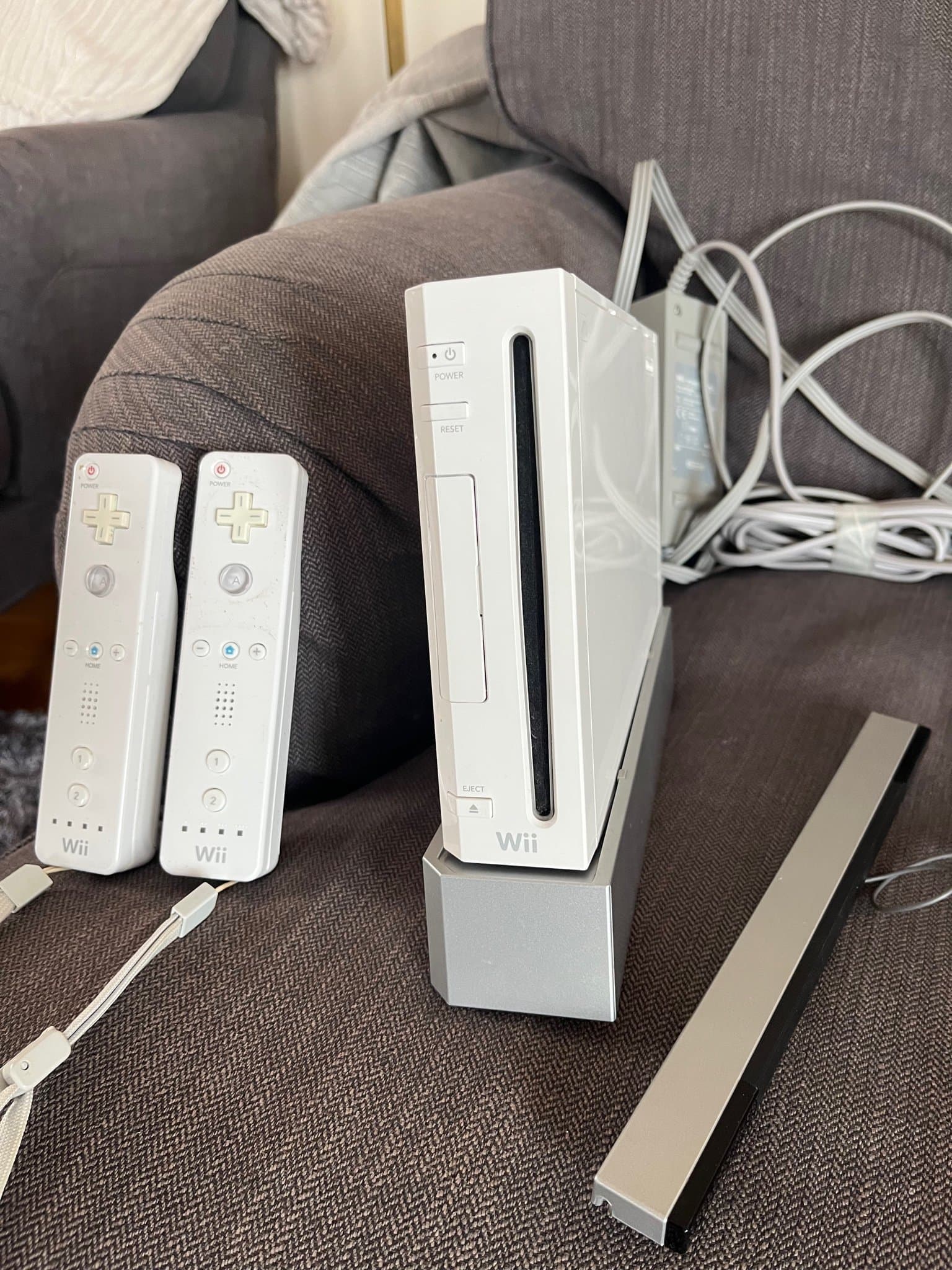 Nintendo Wii konsol med två kontroller