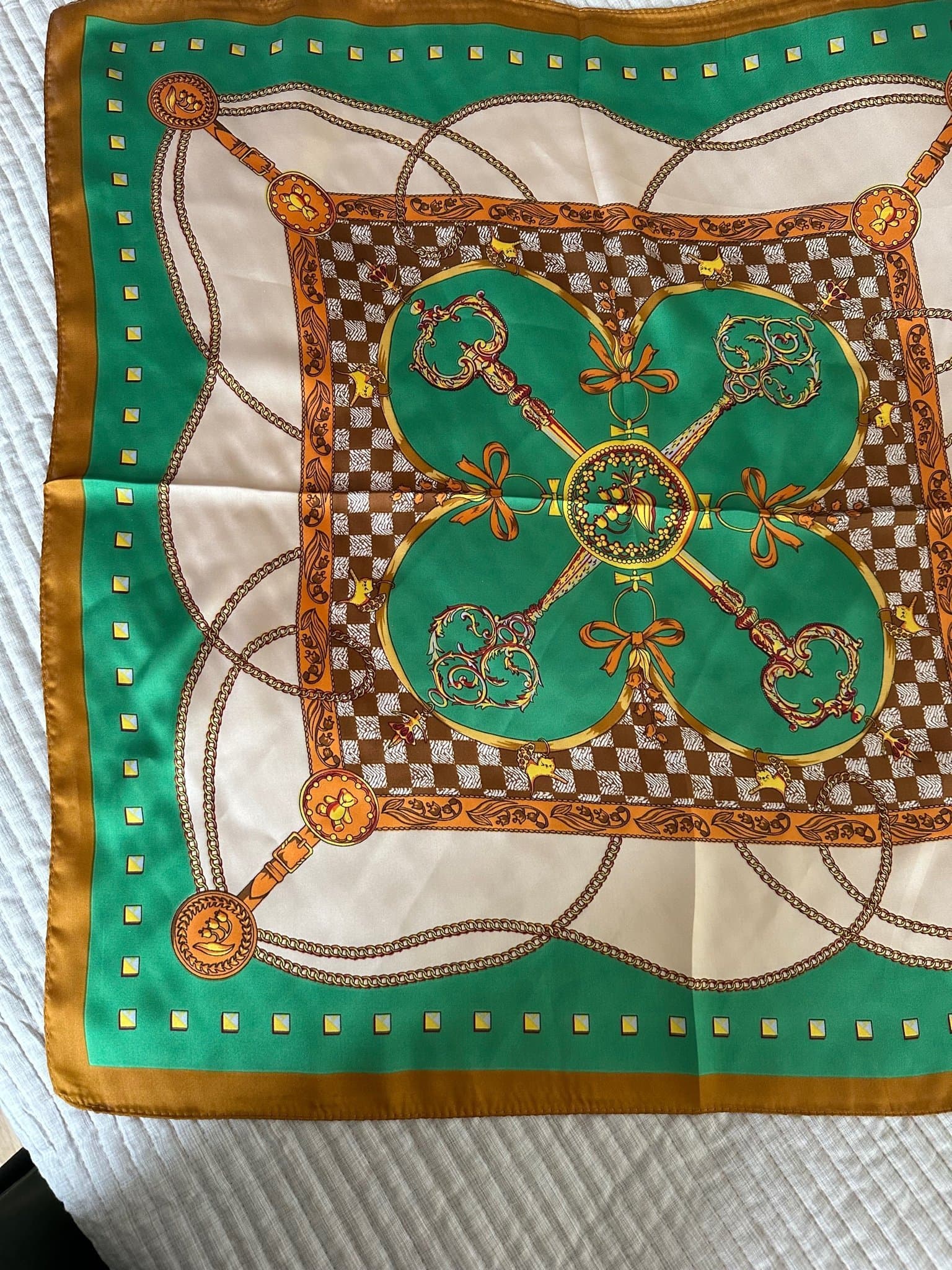 Vår-fin scarf 67x67cm. Oanvänd