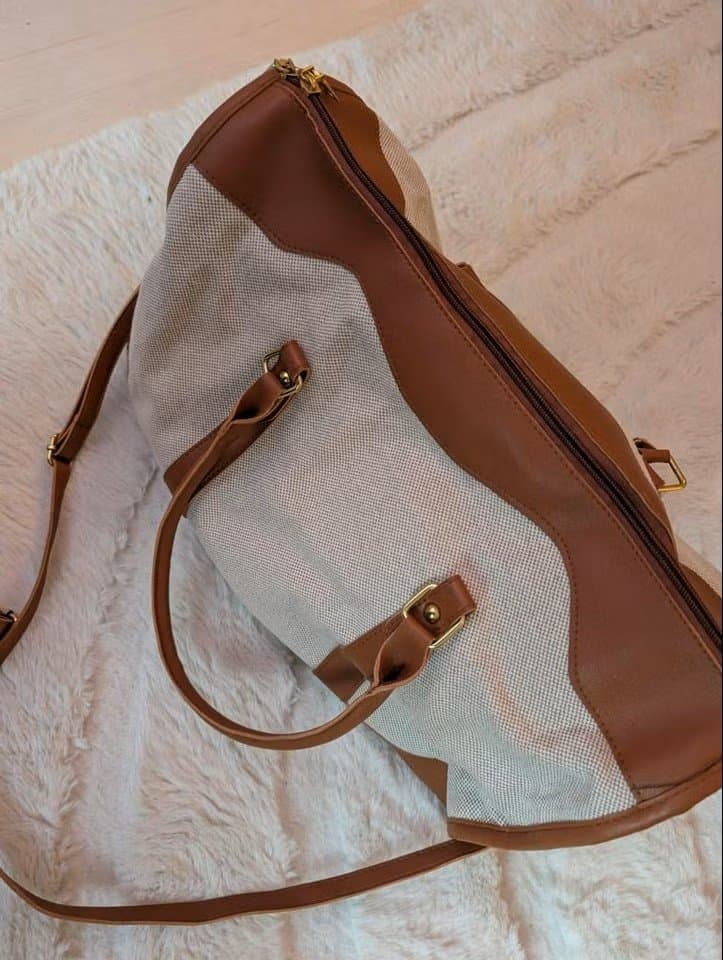 Två helt nya weekend väskor