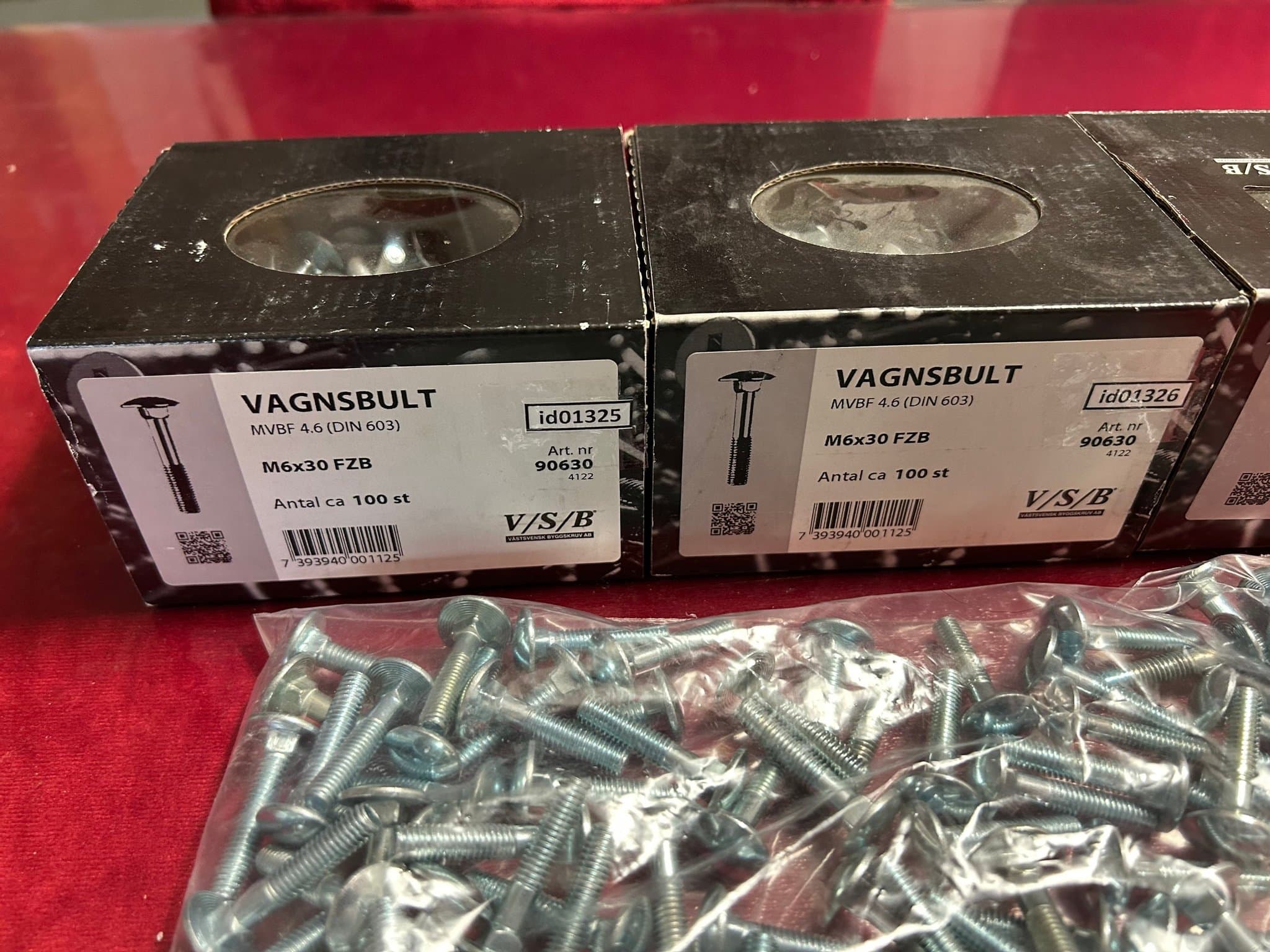 Vagnsbult (id01325) VSB M6x30 mm 5x100 stycken EAN 7393940001125 Totalt 5,3 kg