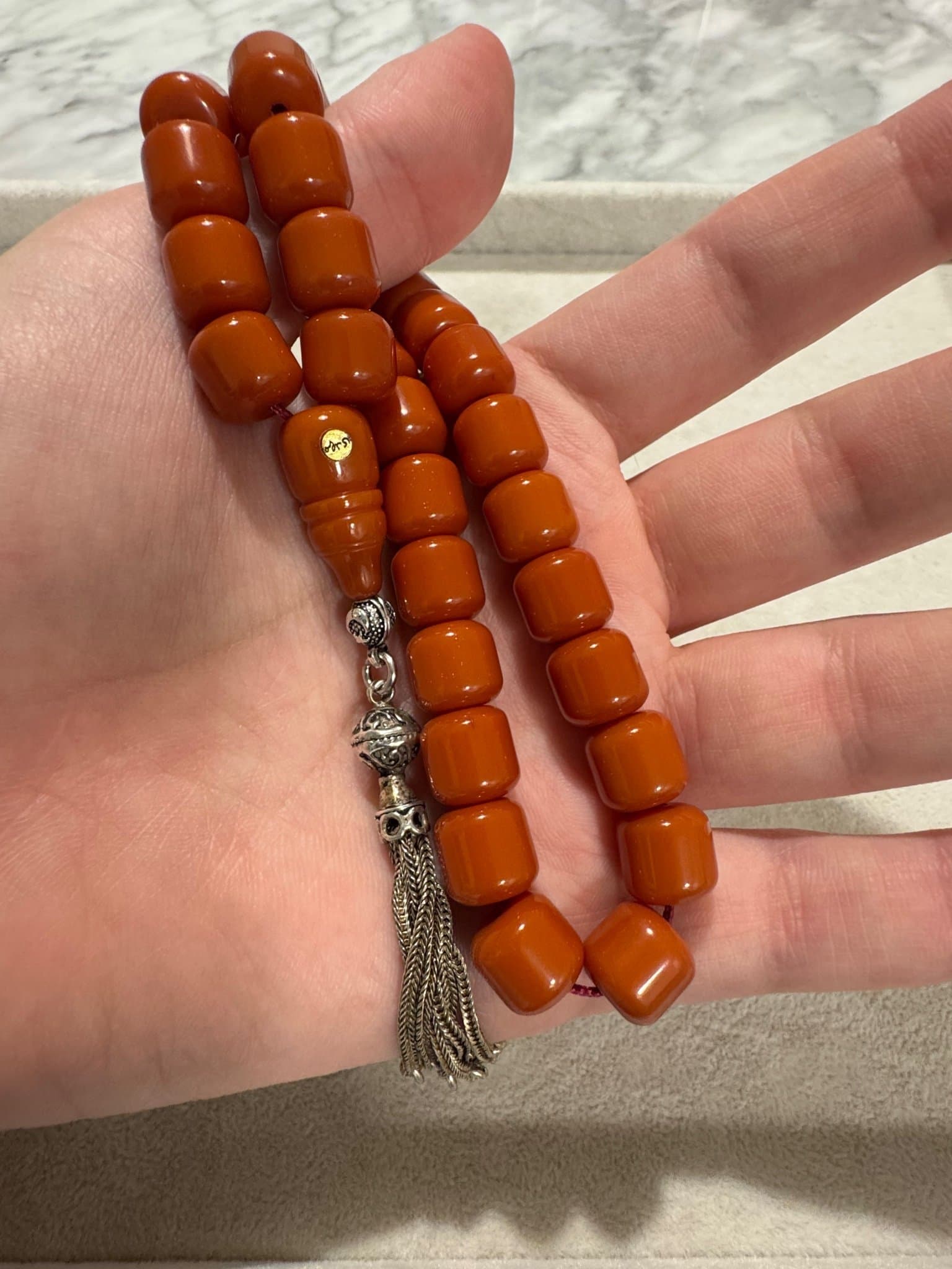 Gammal miski tesbih, usta Burak Mehdi Caner