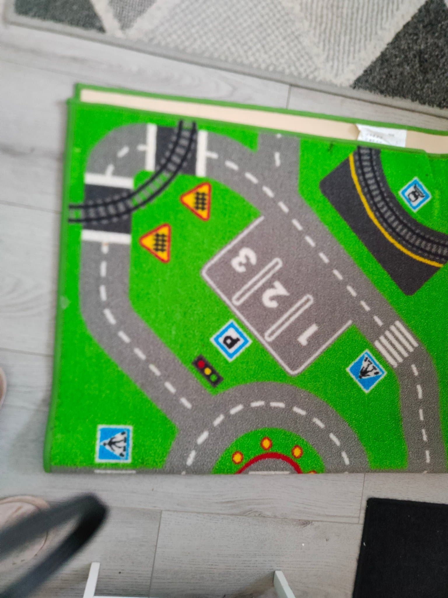 Lekmatta med bilbana