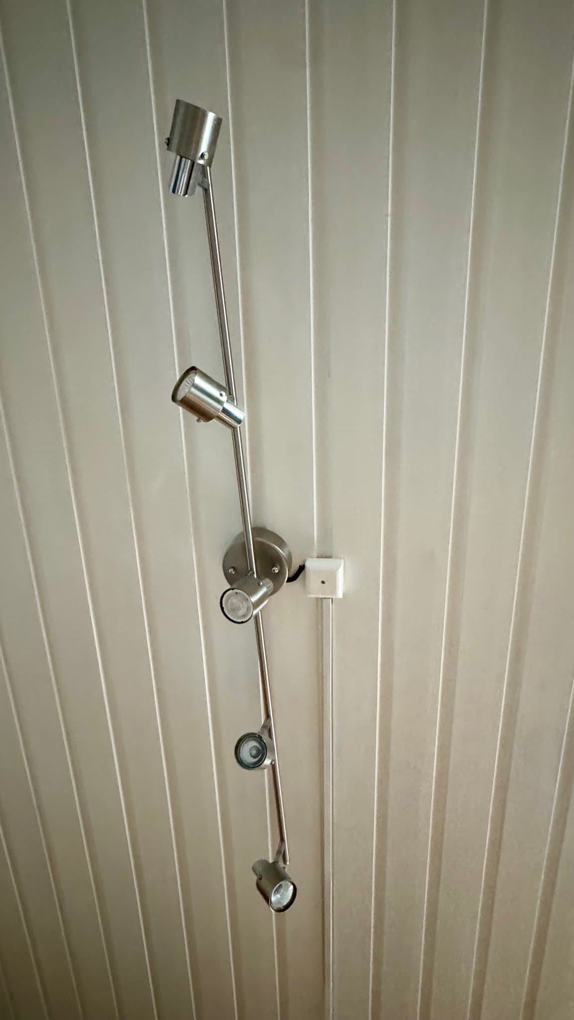 Taklampa med spotlights