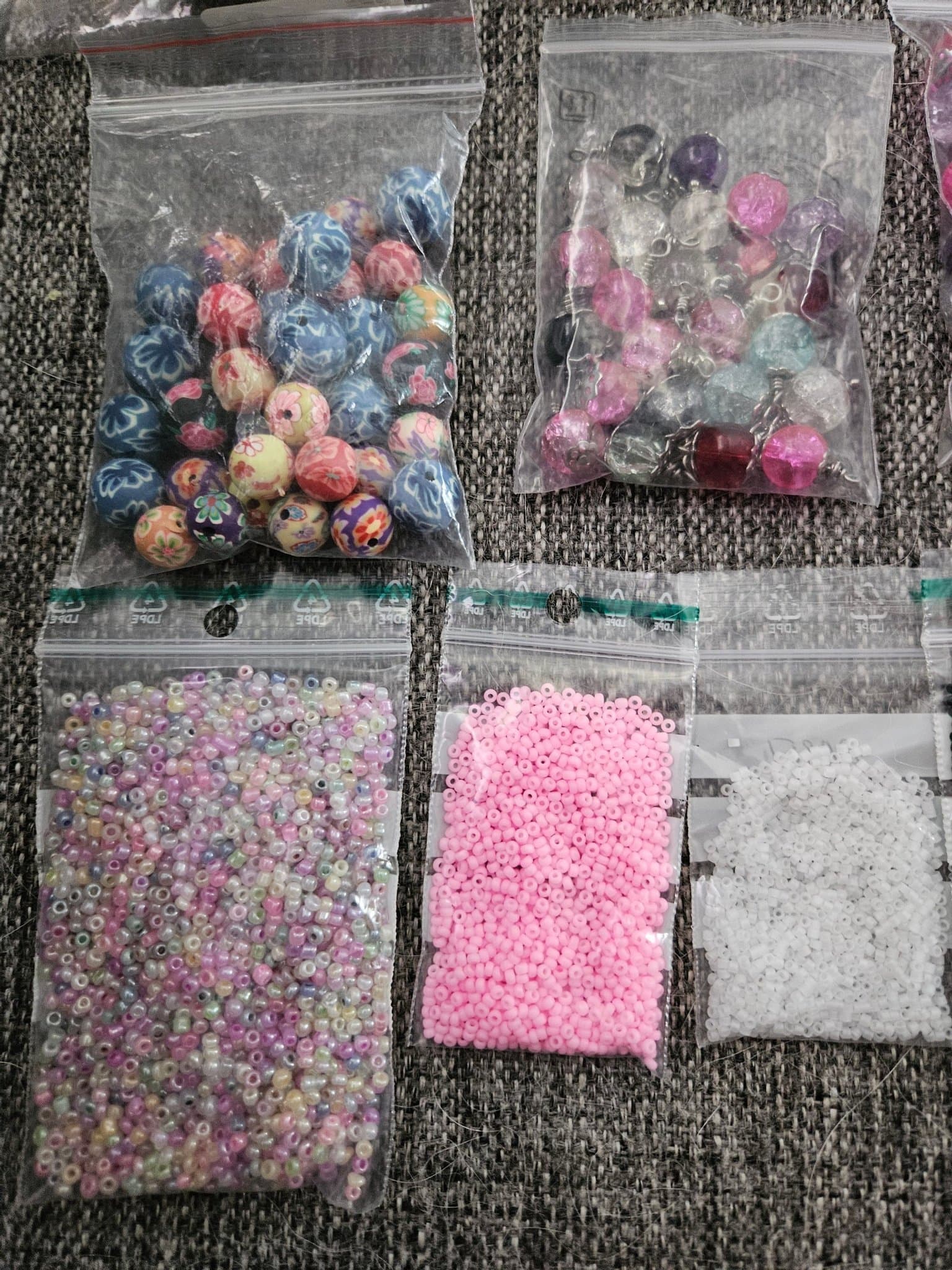 Paket med material till smyckestillverkning, pärlor