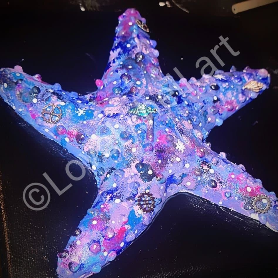 Vacker sjöstjärna med en galax