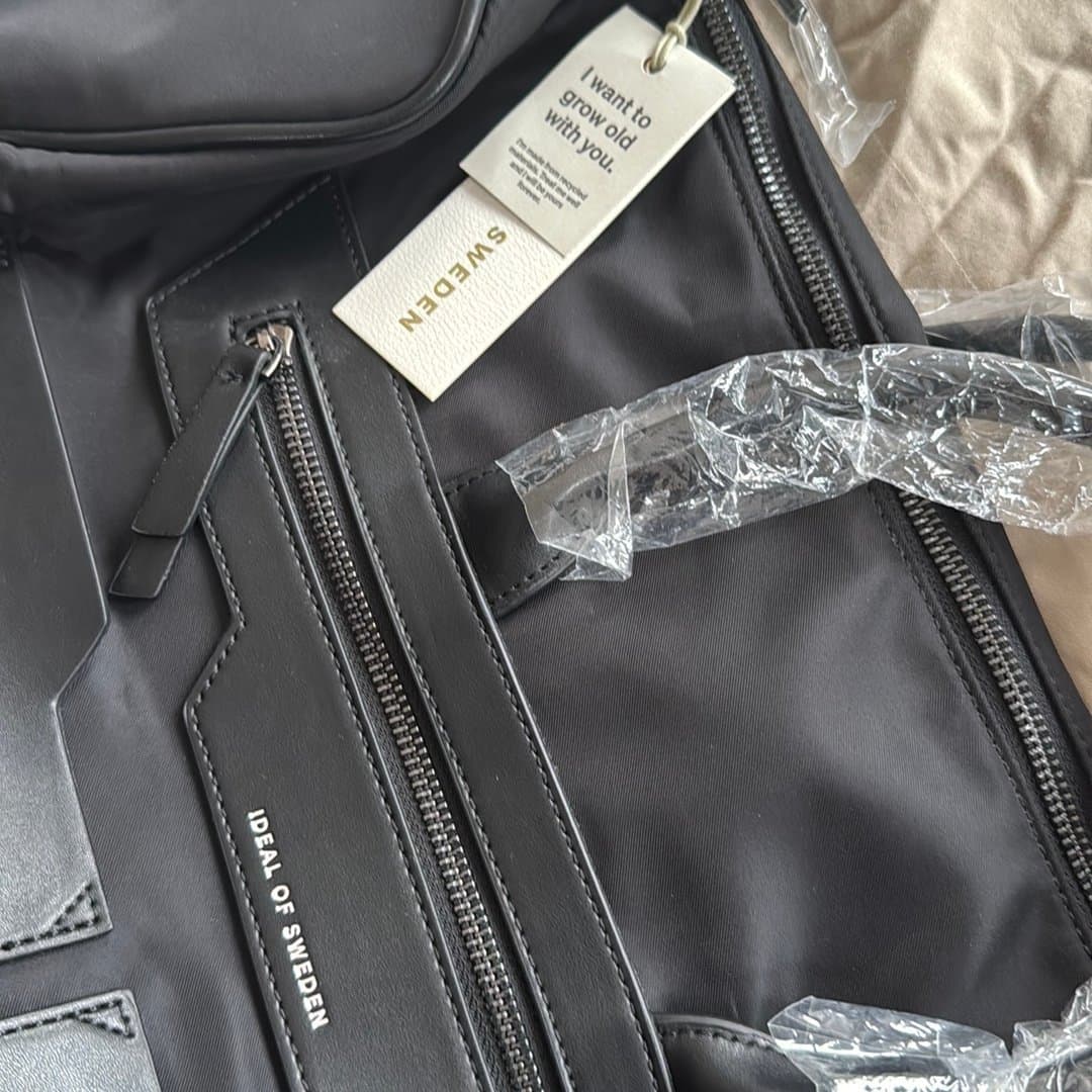Ideal of Sweden svart duffelväska (Brand new, unused)