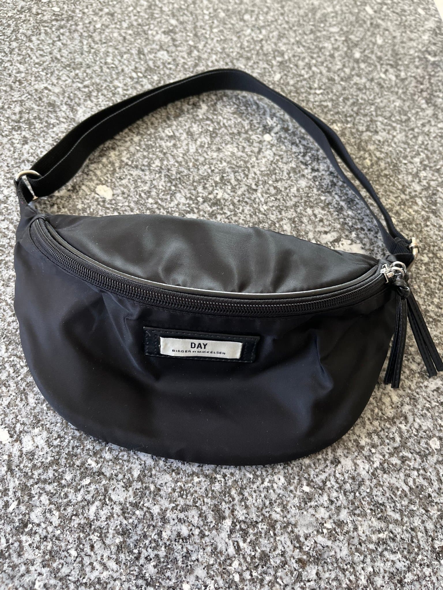 DAY Birger et Mikkelsen svart midjeväska