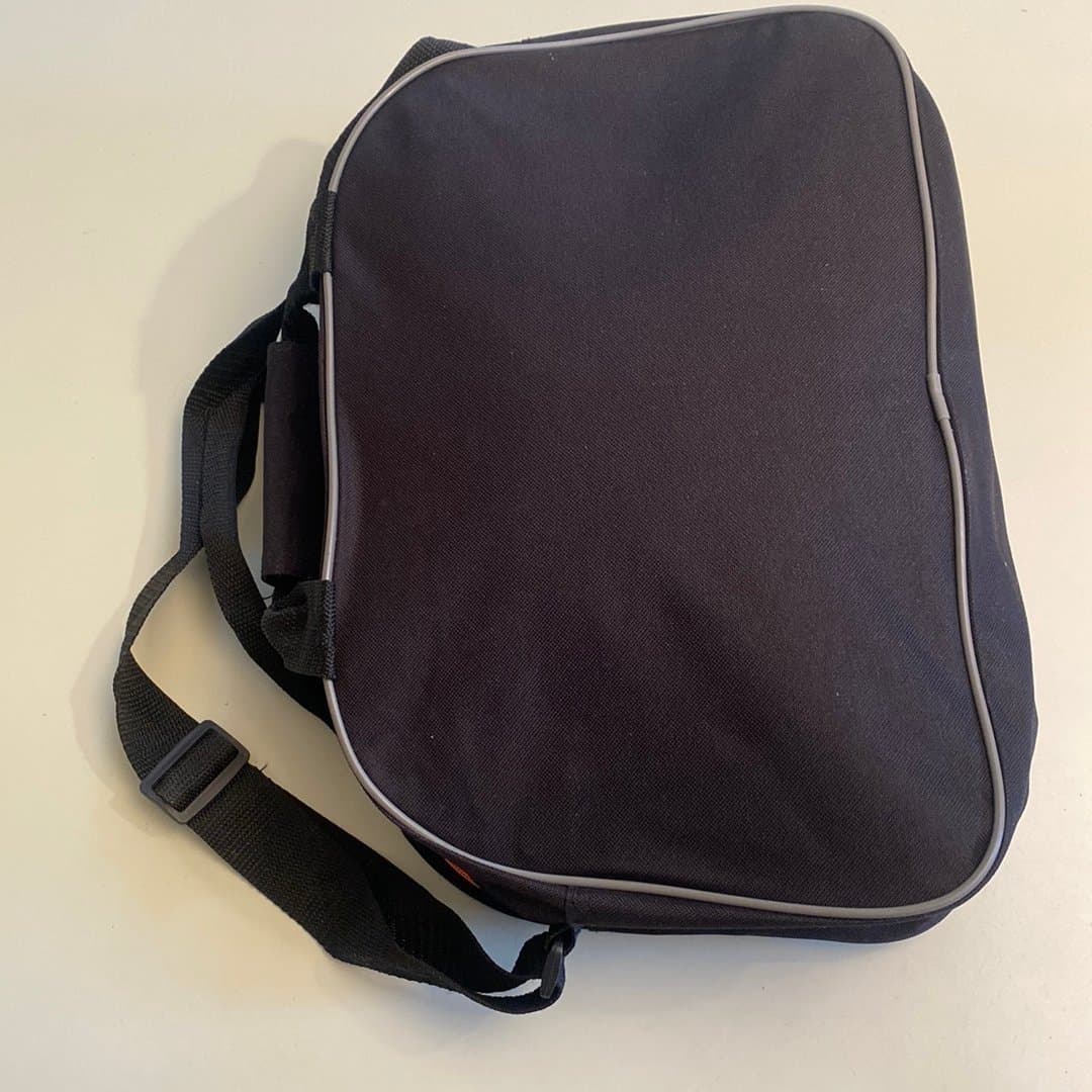 Skolväska. Träningsväska. Svart/orange väska