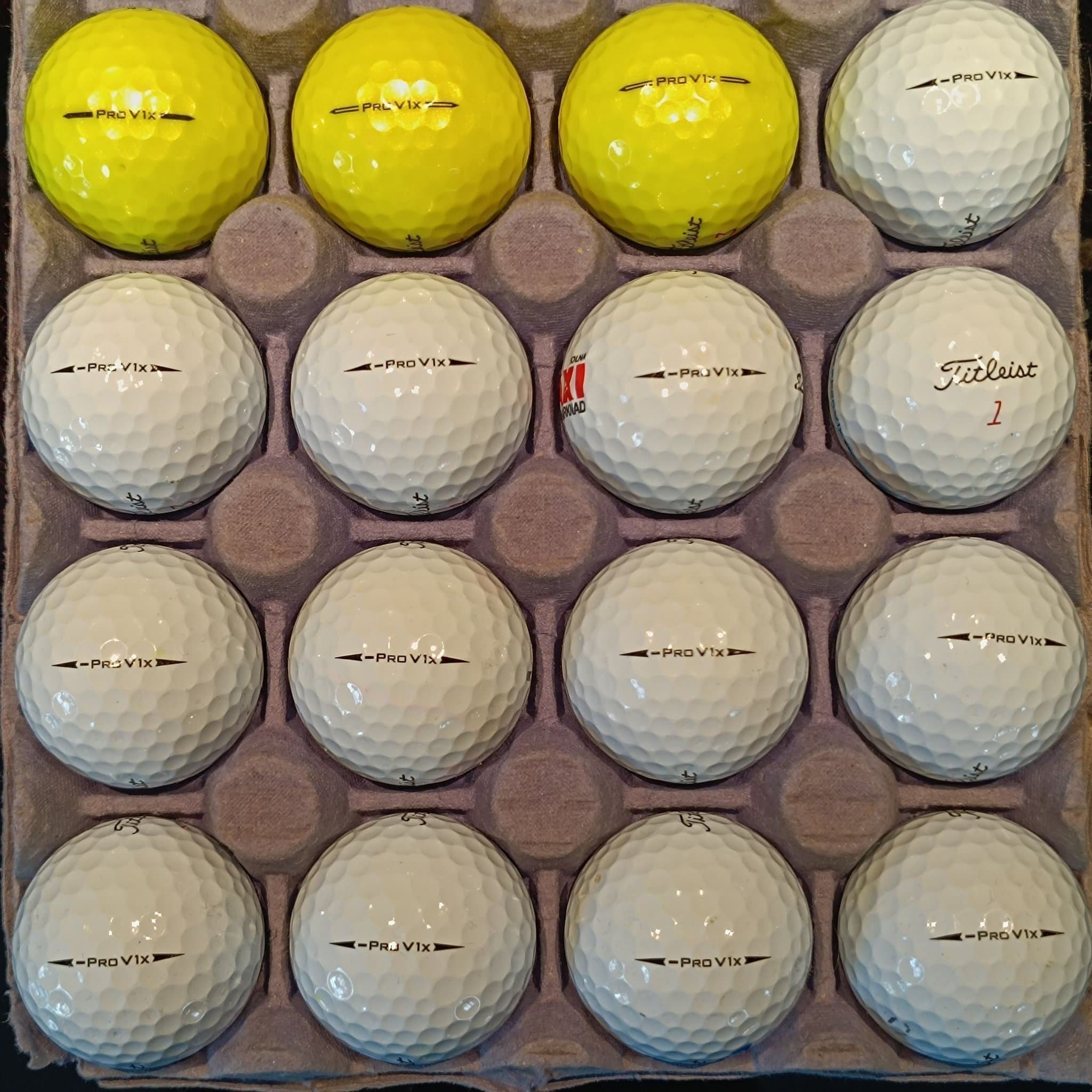 Titleist Pro V1x Left Dash (13 st Pro V1x Left Dash + 3 st vanliga ProV