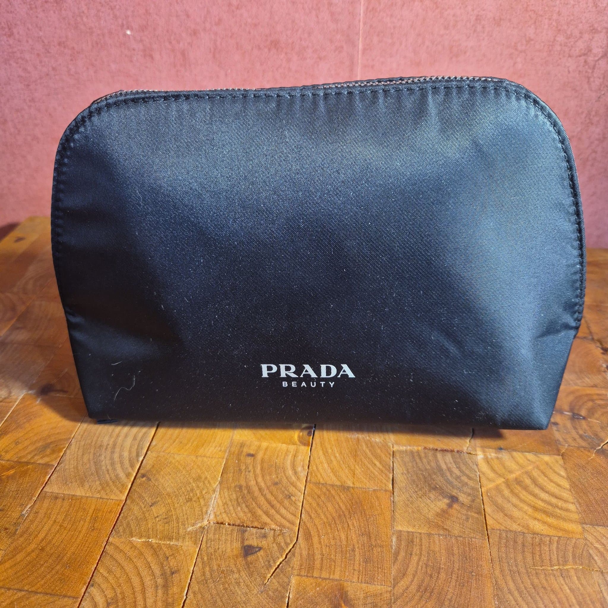 Prada Beauty necessär